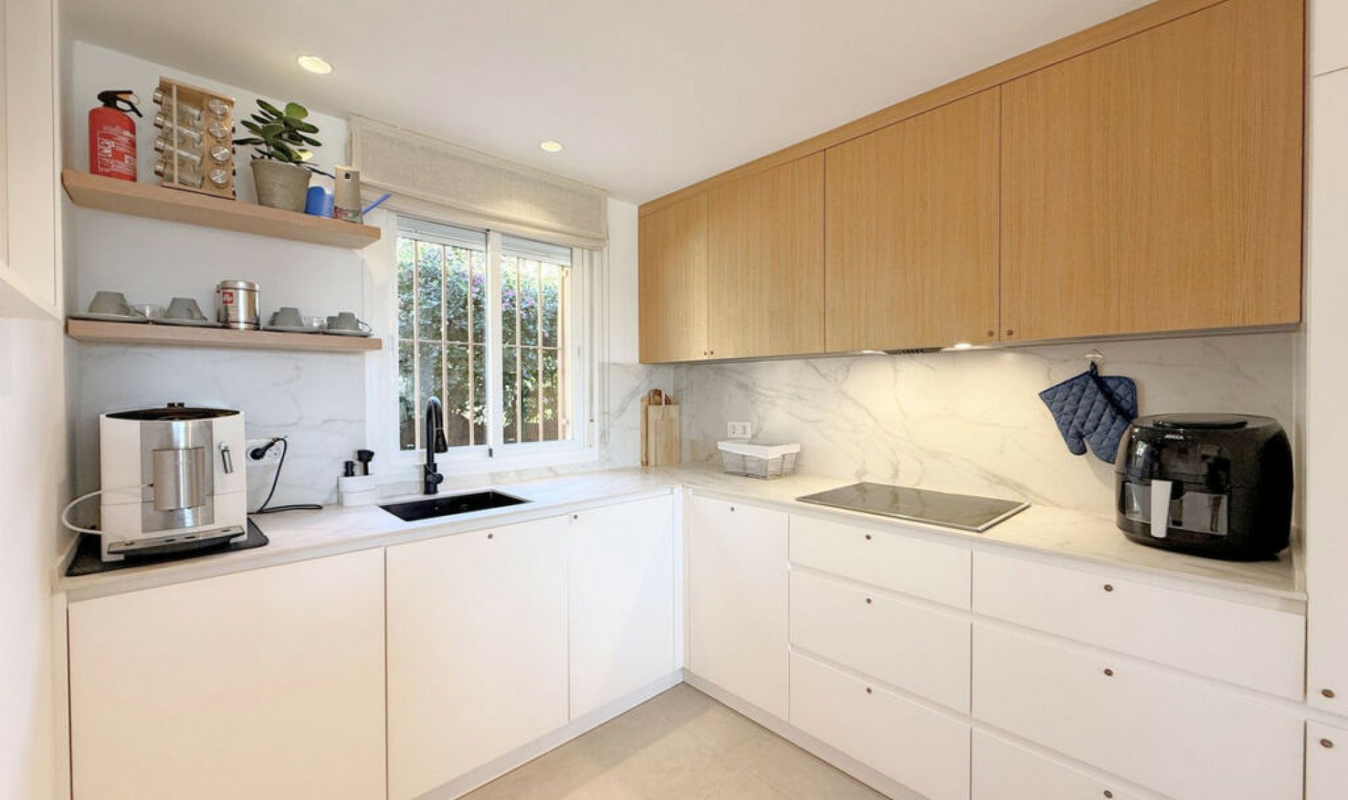 Resale - House -
Estepona