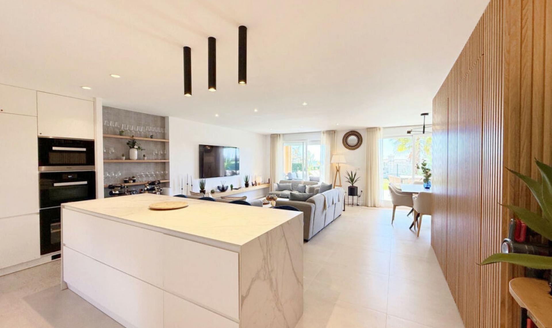 Resale - House -
Estepona