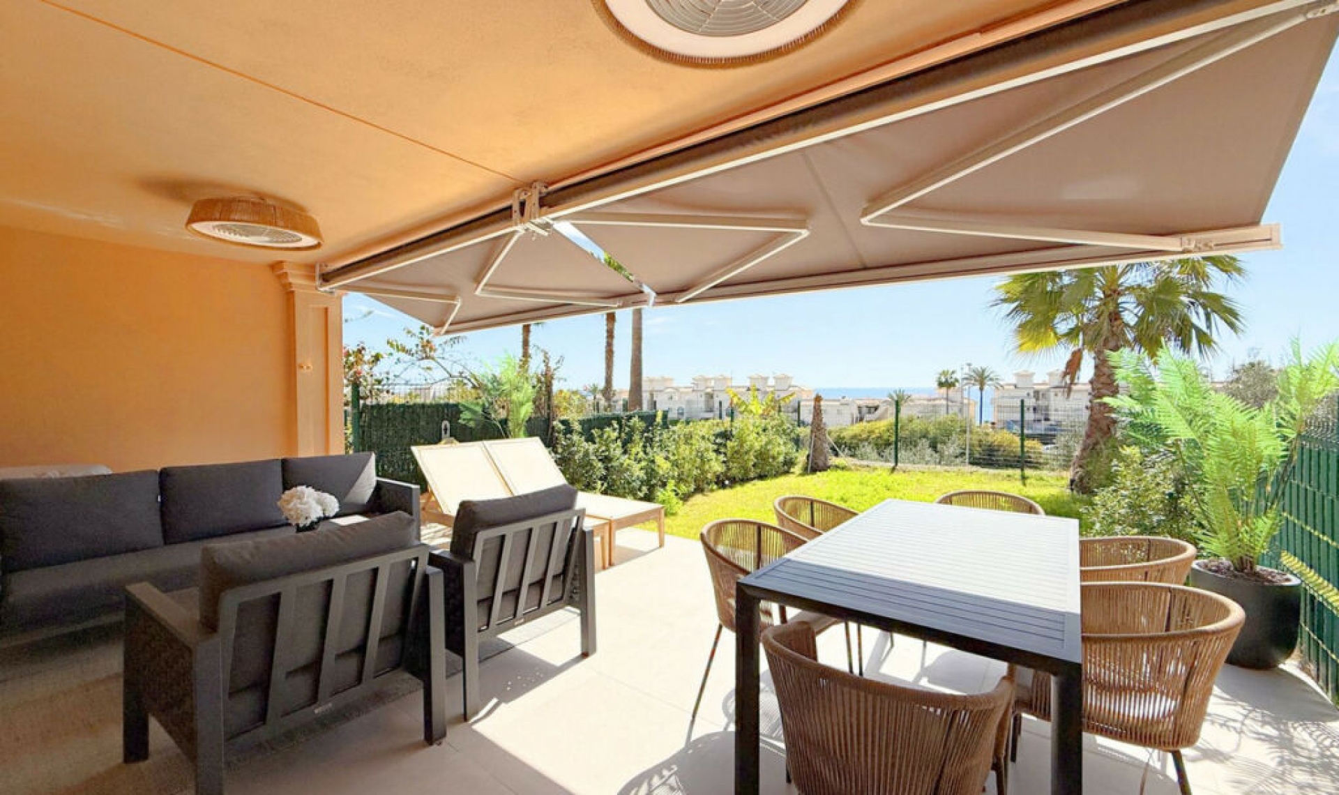 Resale - House -
Estepona