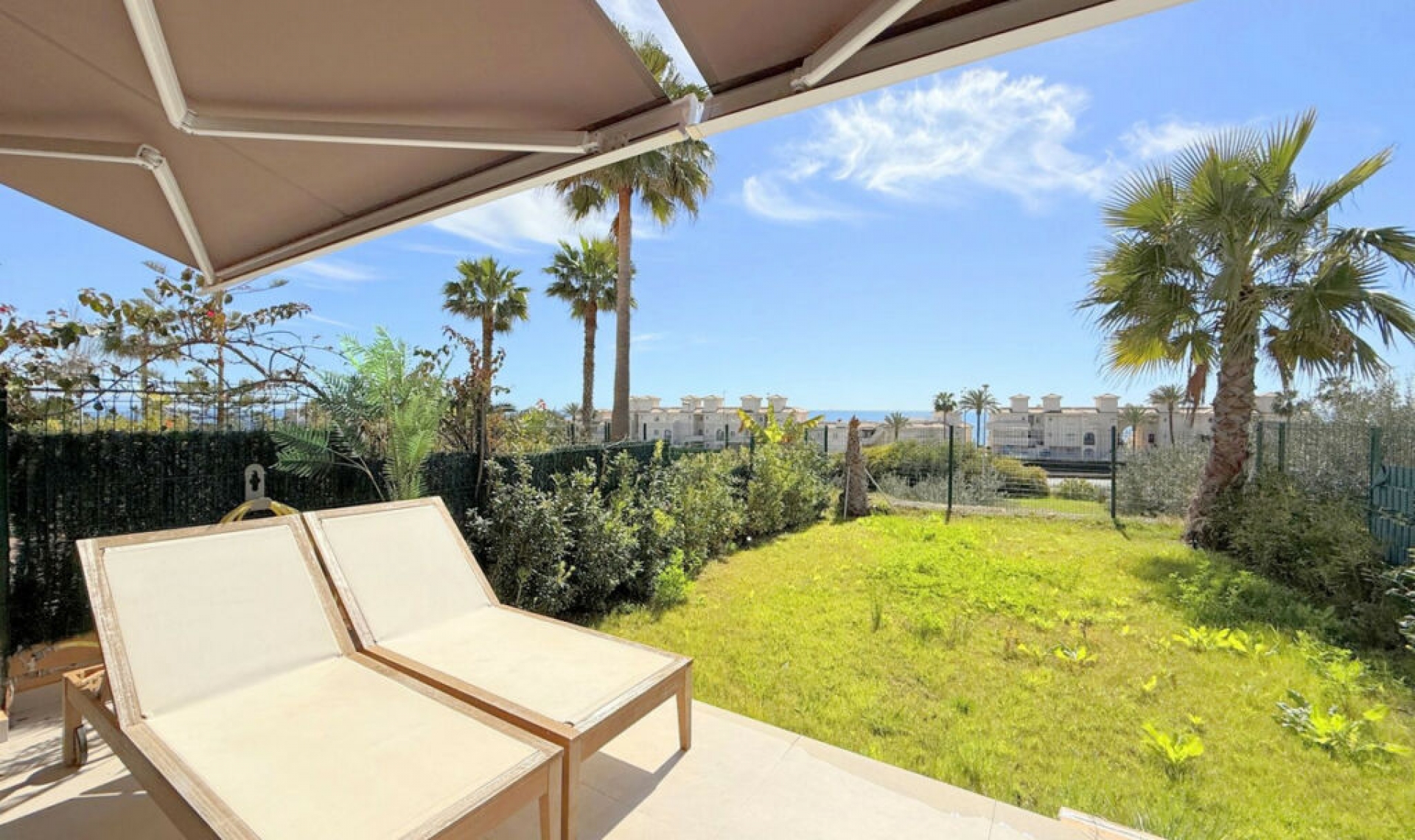 Resale - House -
Estepona