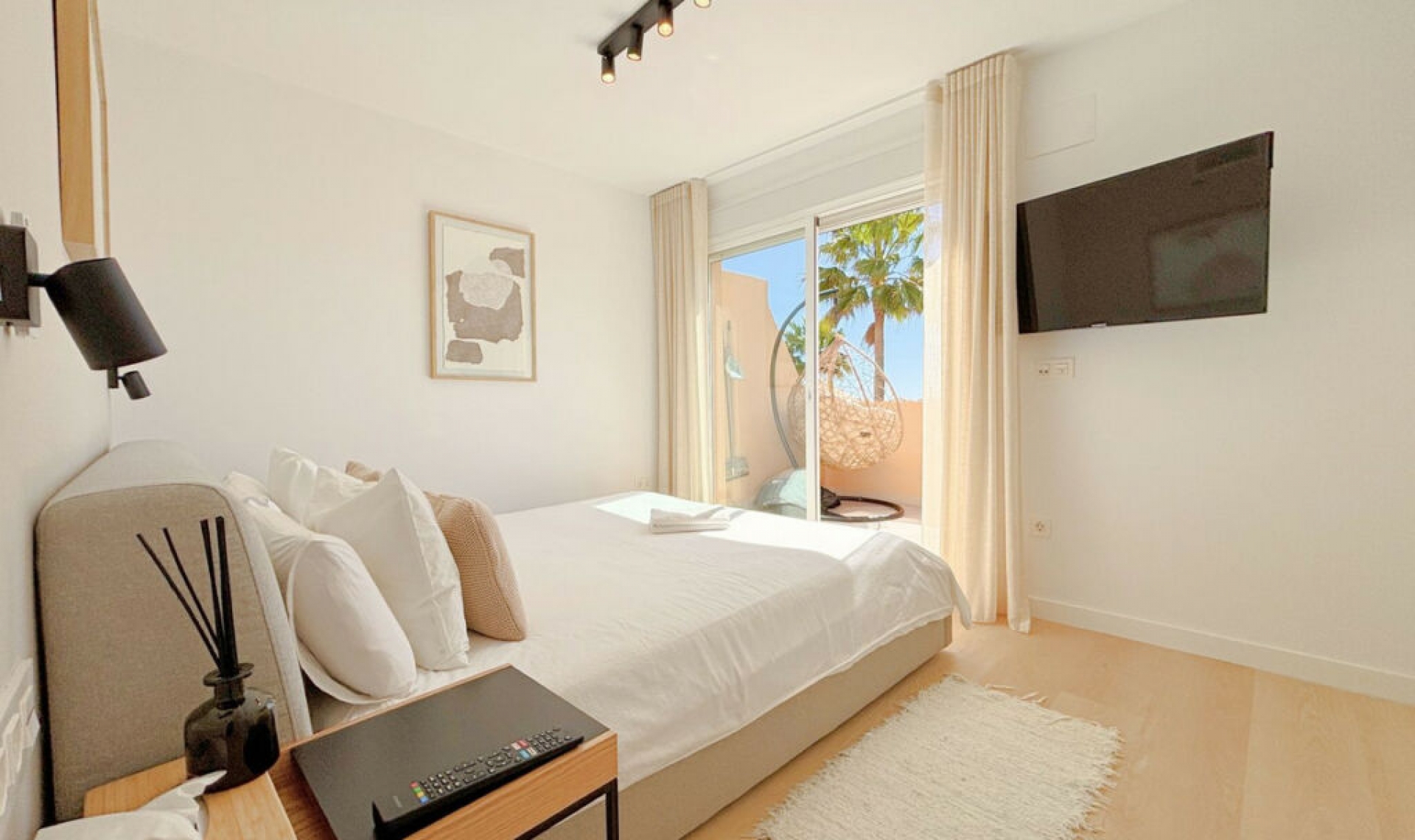 Resale - House -
Estepona