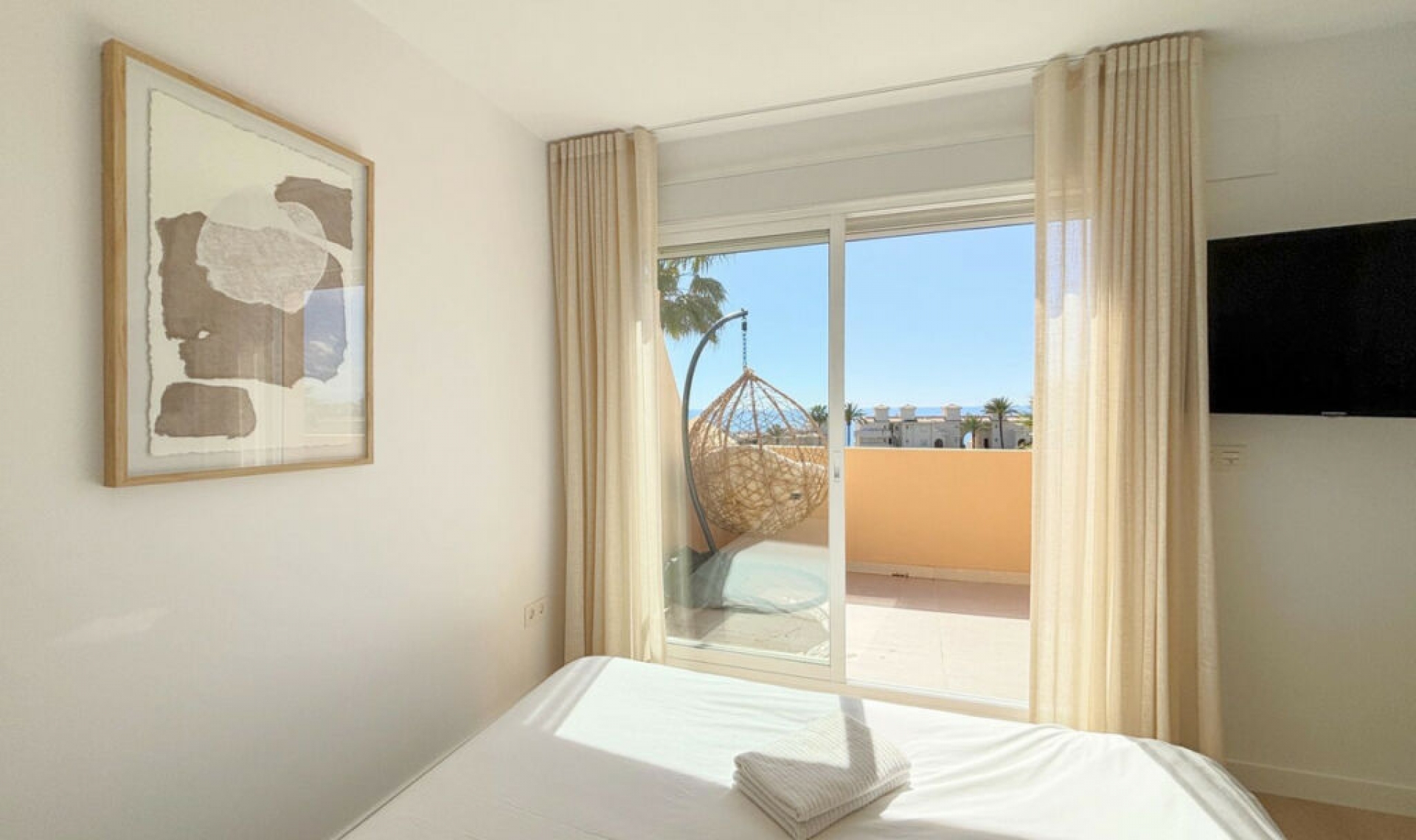 Resale - House -
Estepona