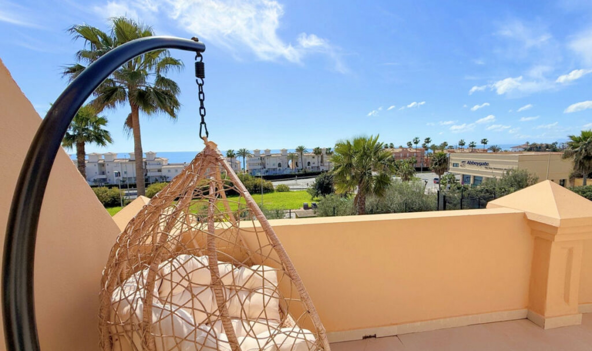 Resale - House -
Estepona