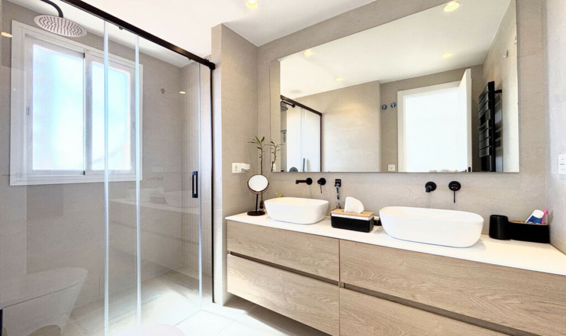 Resale - House -
Estepona