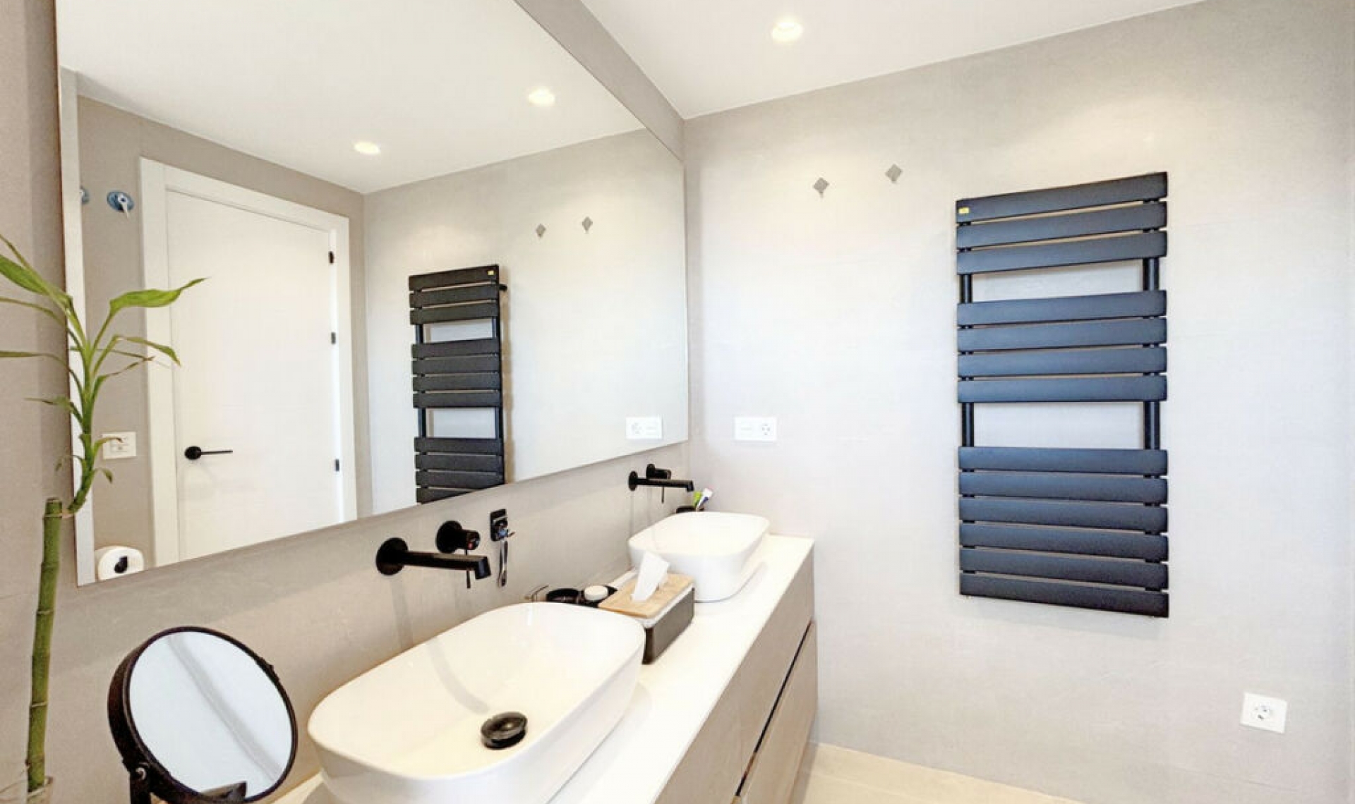 Resale - House -
Estepona