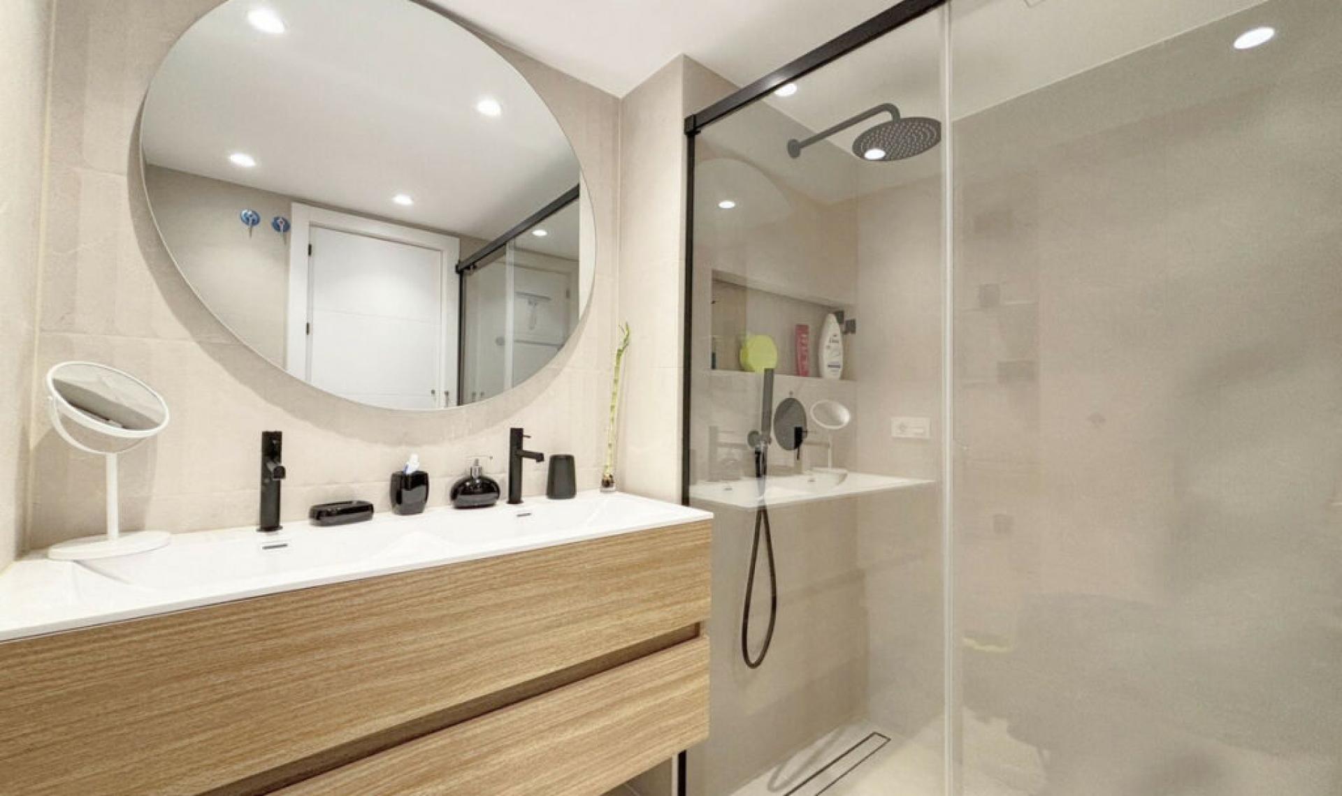 Resale - House -
Estepona