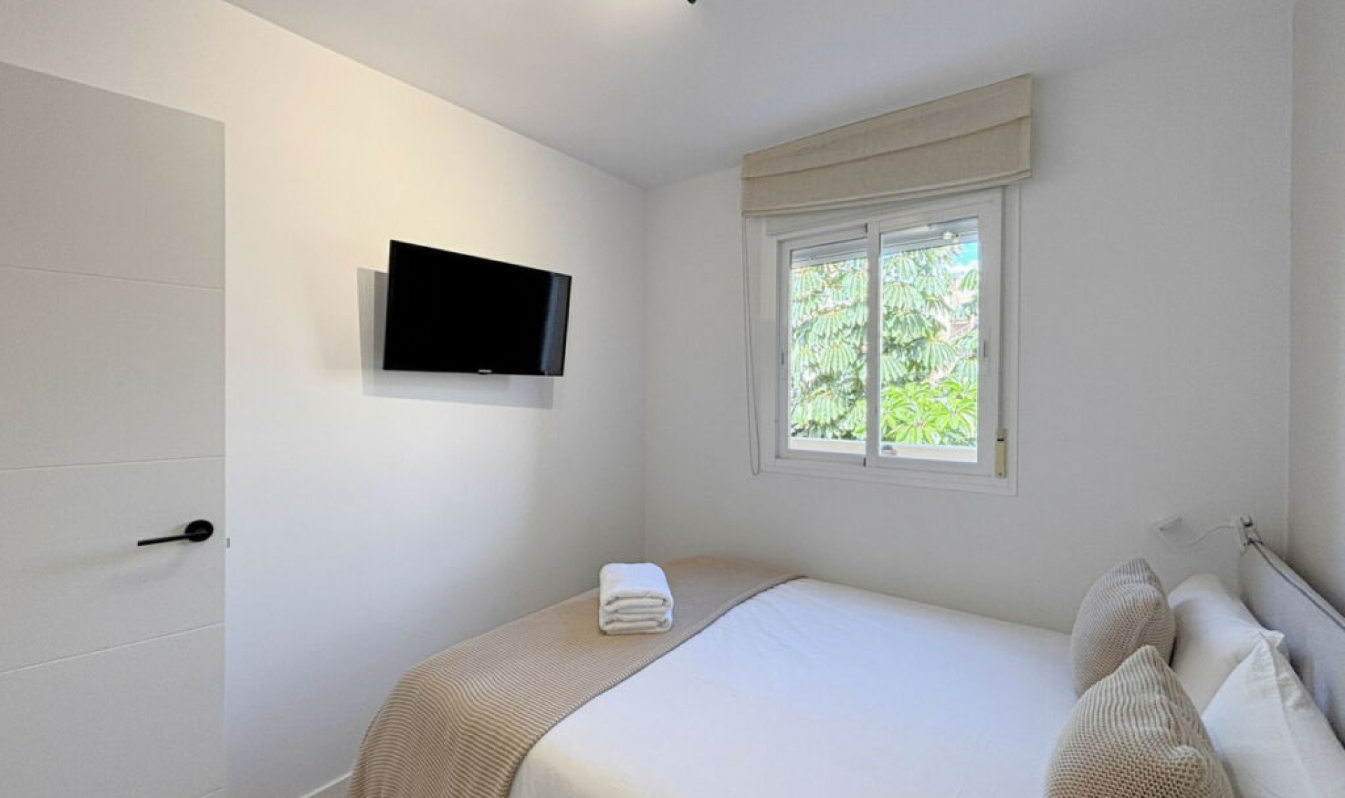 Resale - House -
Estepona