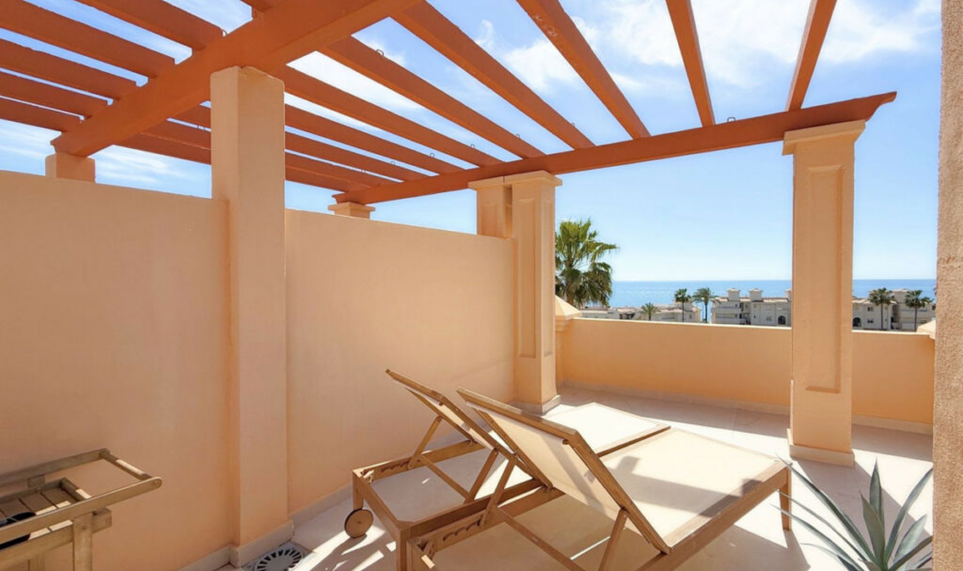 Resale - House -
Estepona