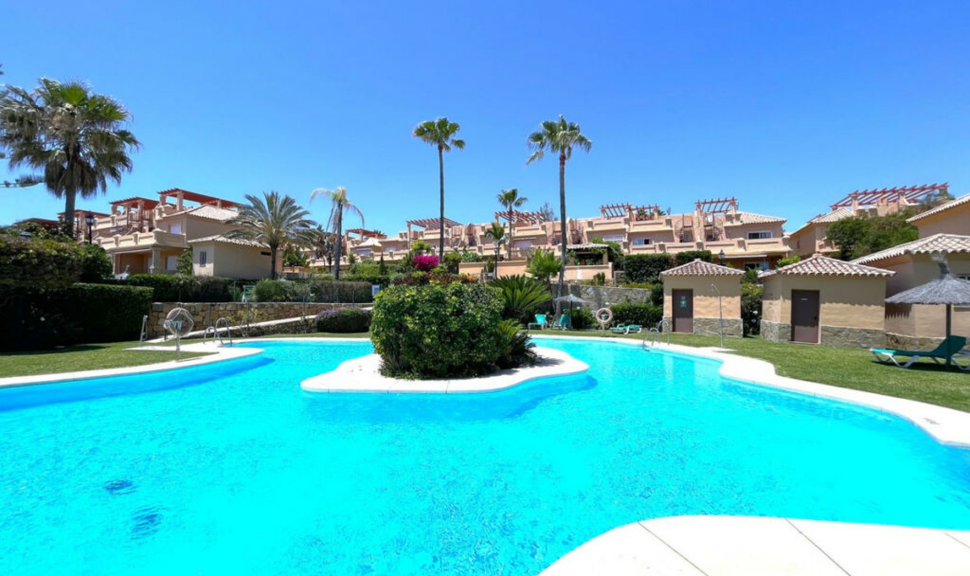Resale - House -
Estepona