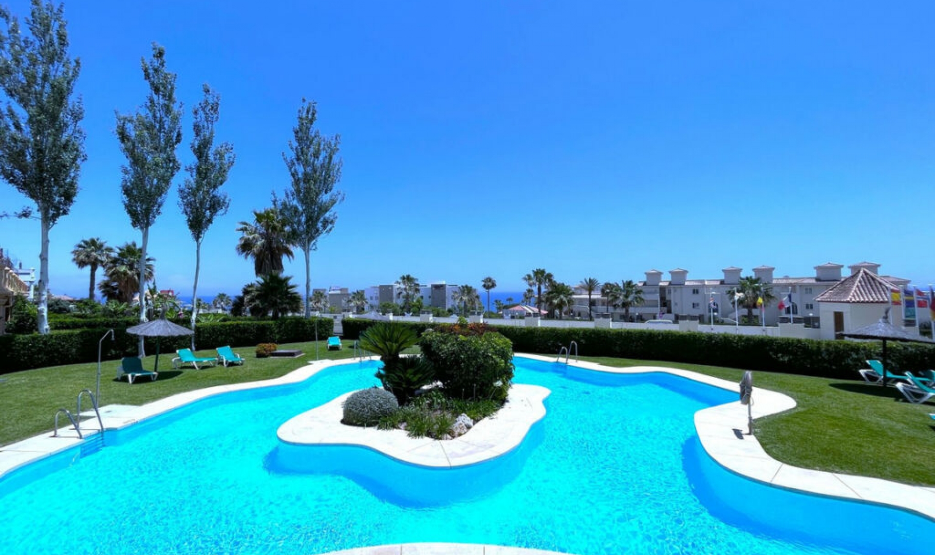 Resale - House -
Estepona