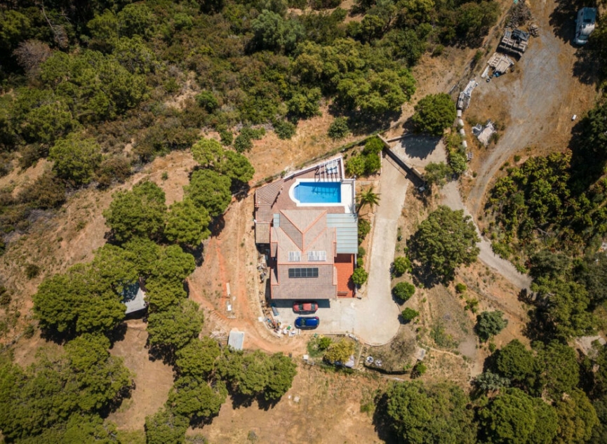 Resale - House -
Estepona