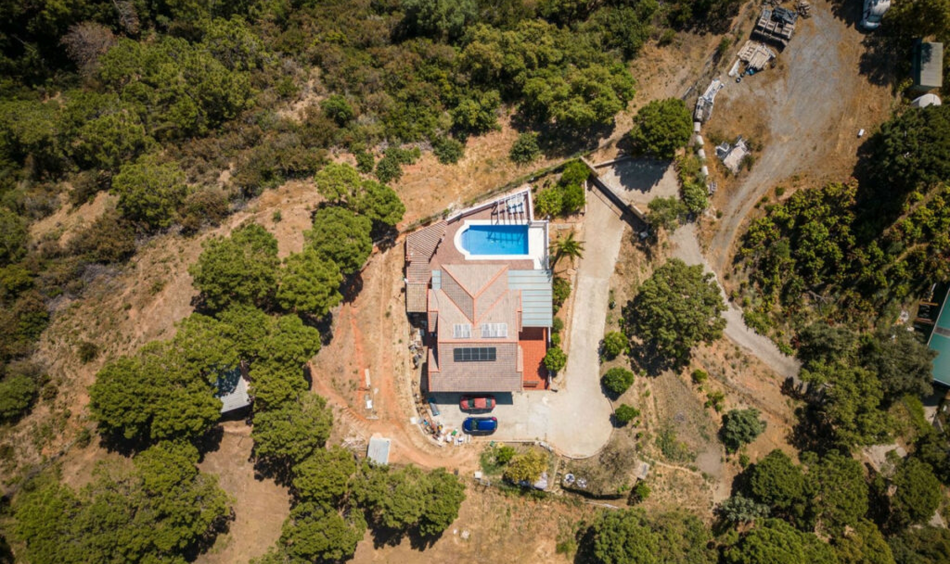 Resale - House -
Estepona