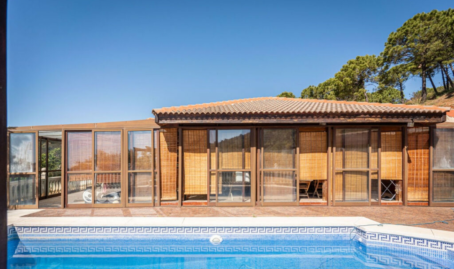 Resale - House -
Estepona