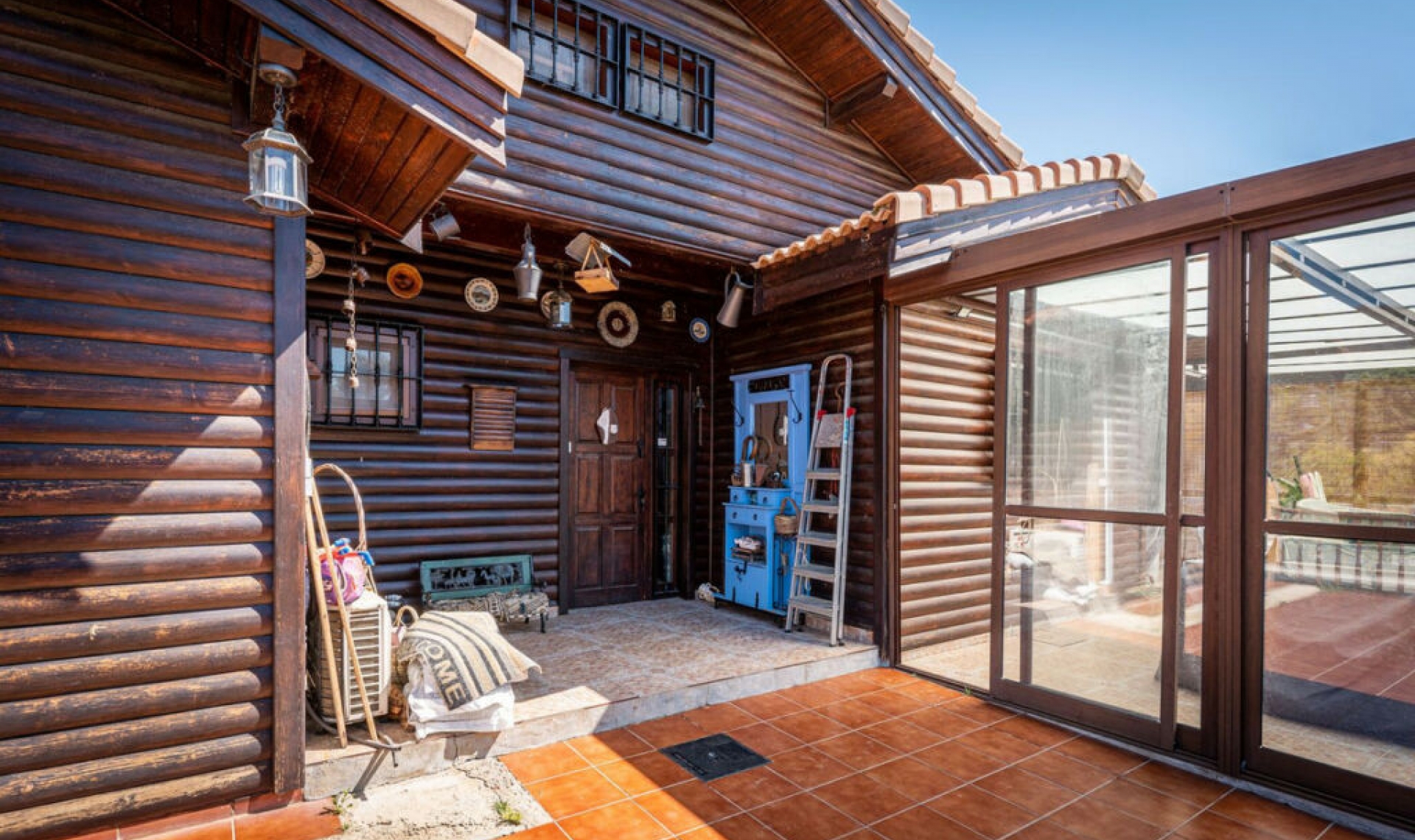 Resale - House -
Estepona