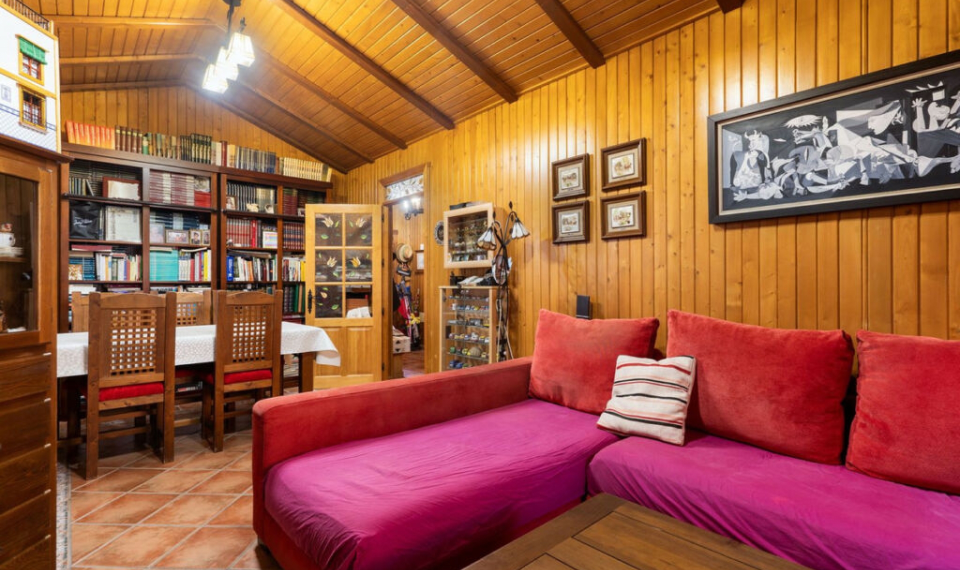 Resale - House -
Estepona