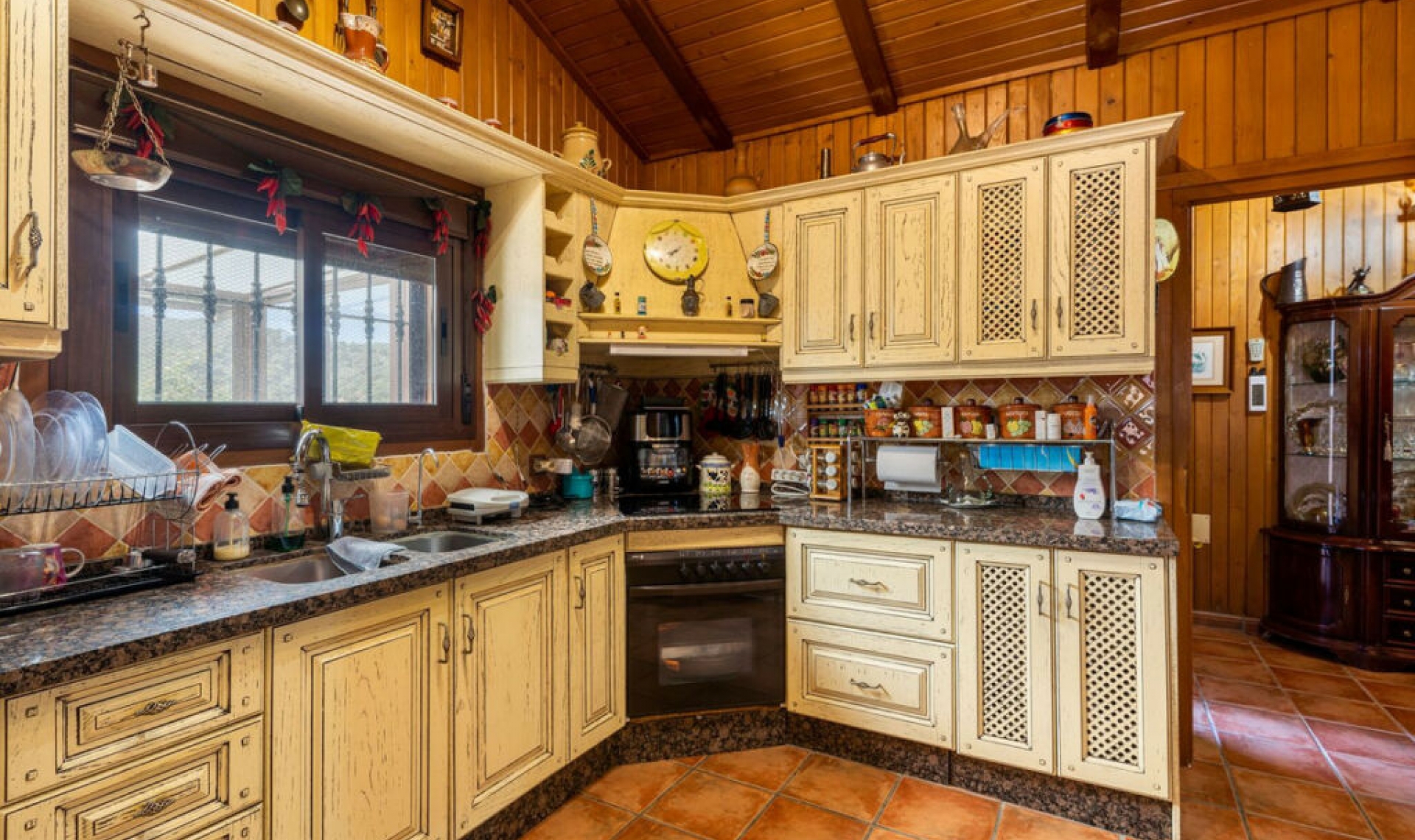 Resale - House -
Estepona