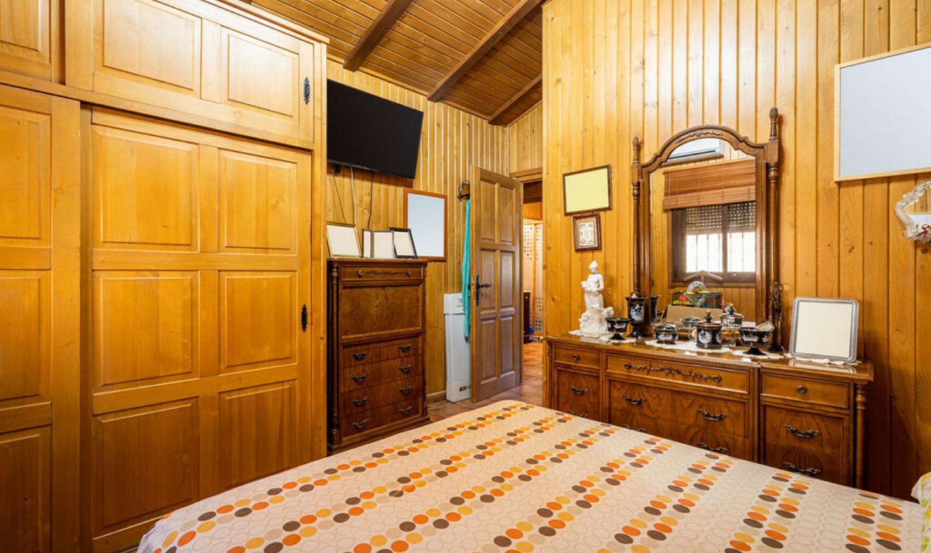 Resale - House -
Estepona