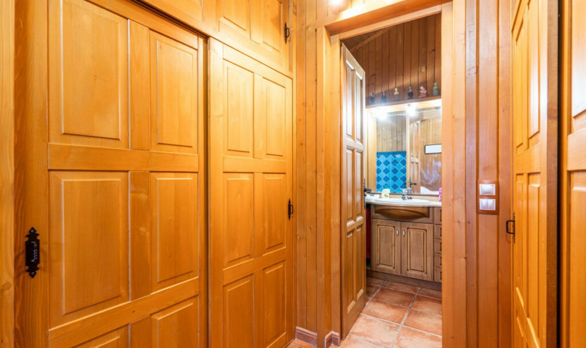 Resale - House -
Estepona