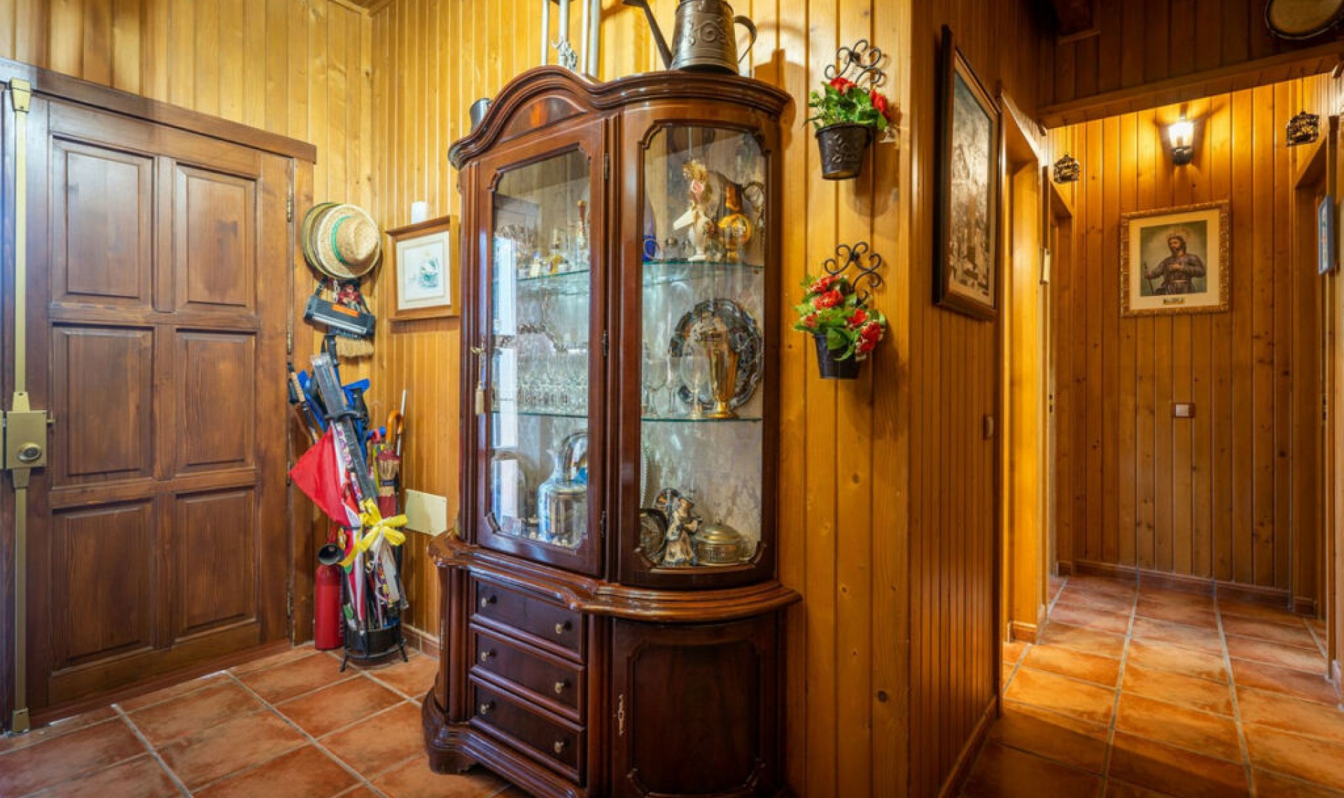 Resale - House -
Estepona