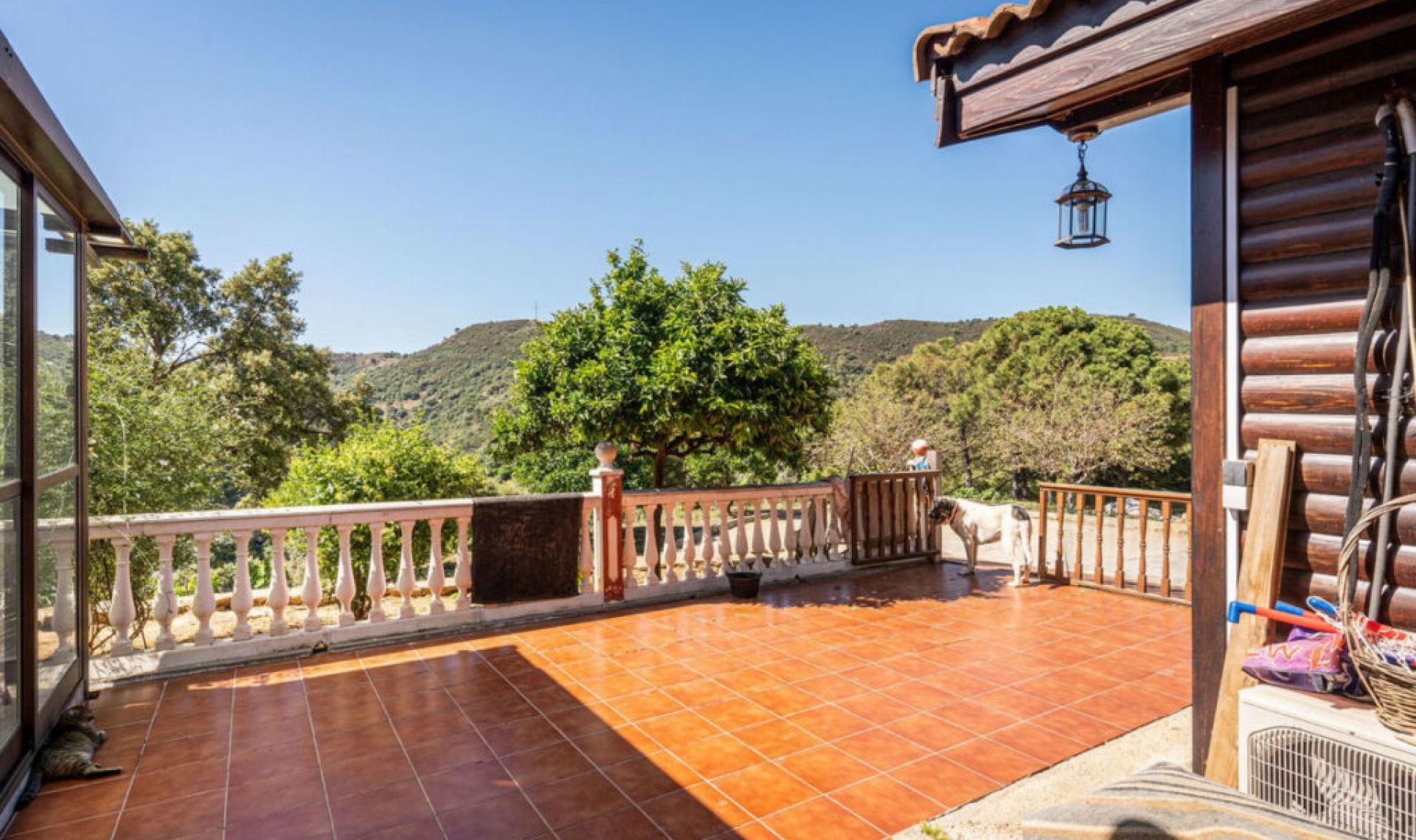 Resale - House -
Estepona
