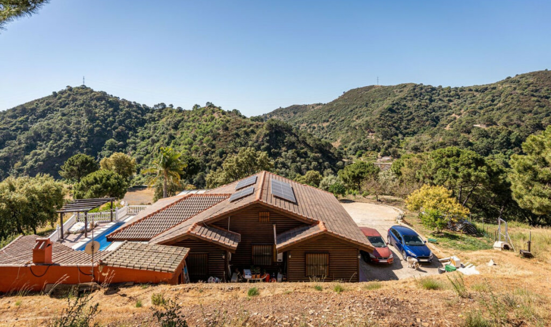 Resale - House -
Estepona