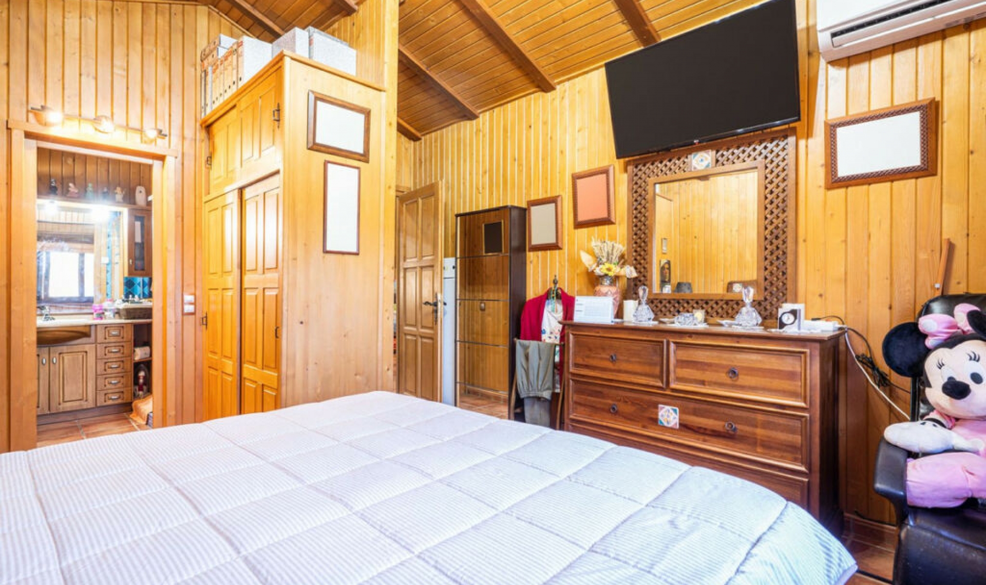 Resale - House -
Estepona