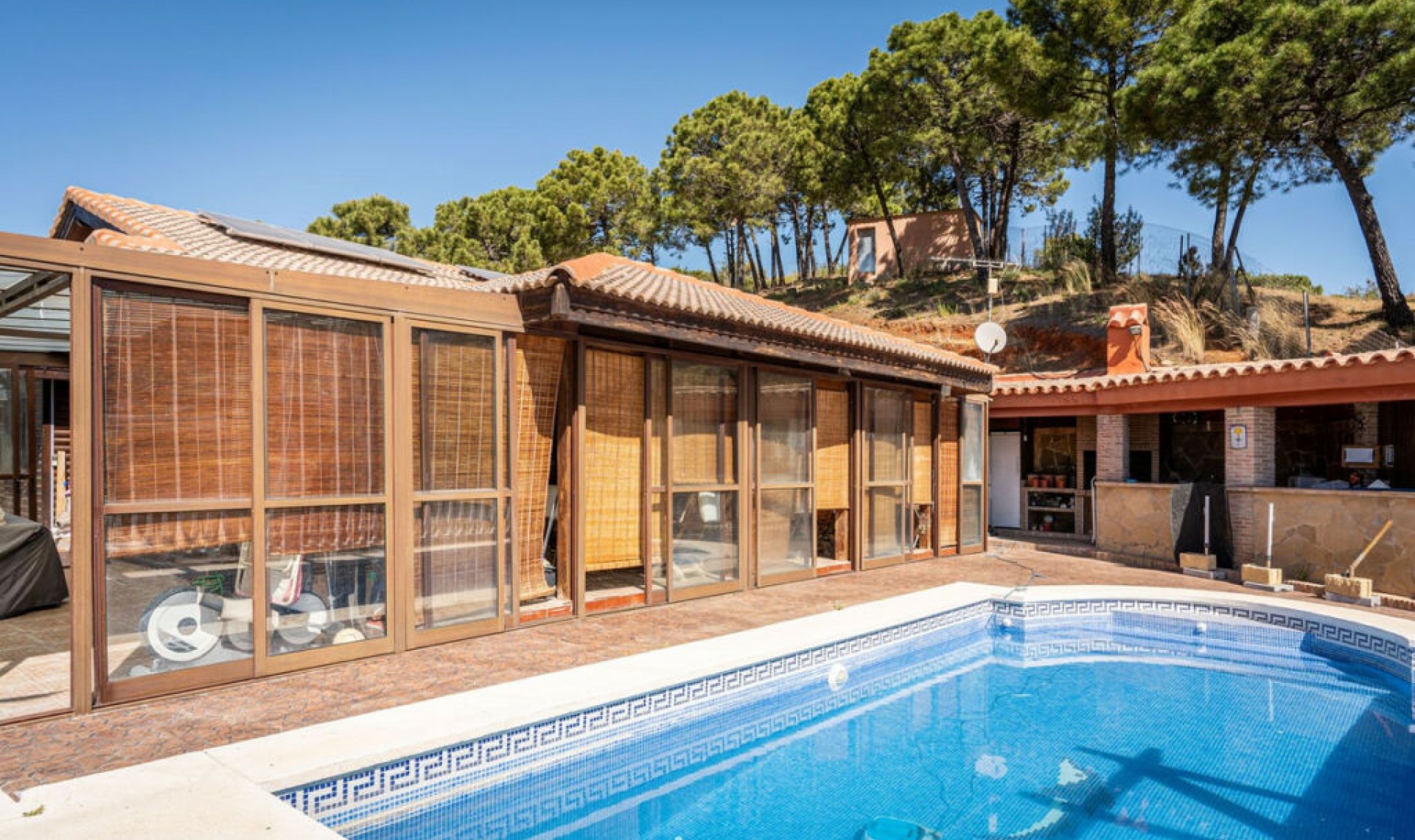 Resale - House -
Estepona