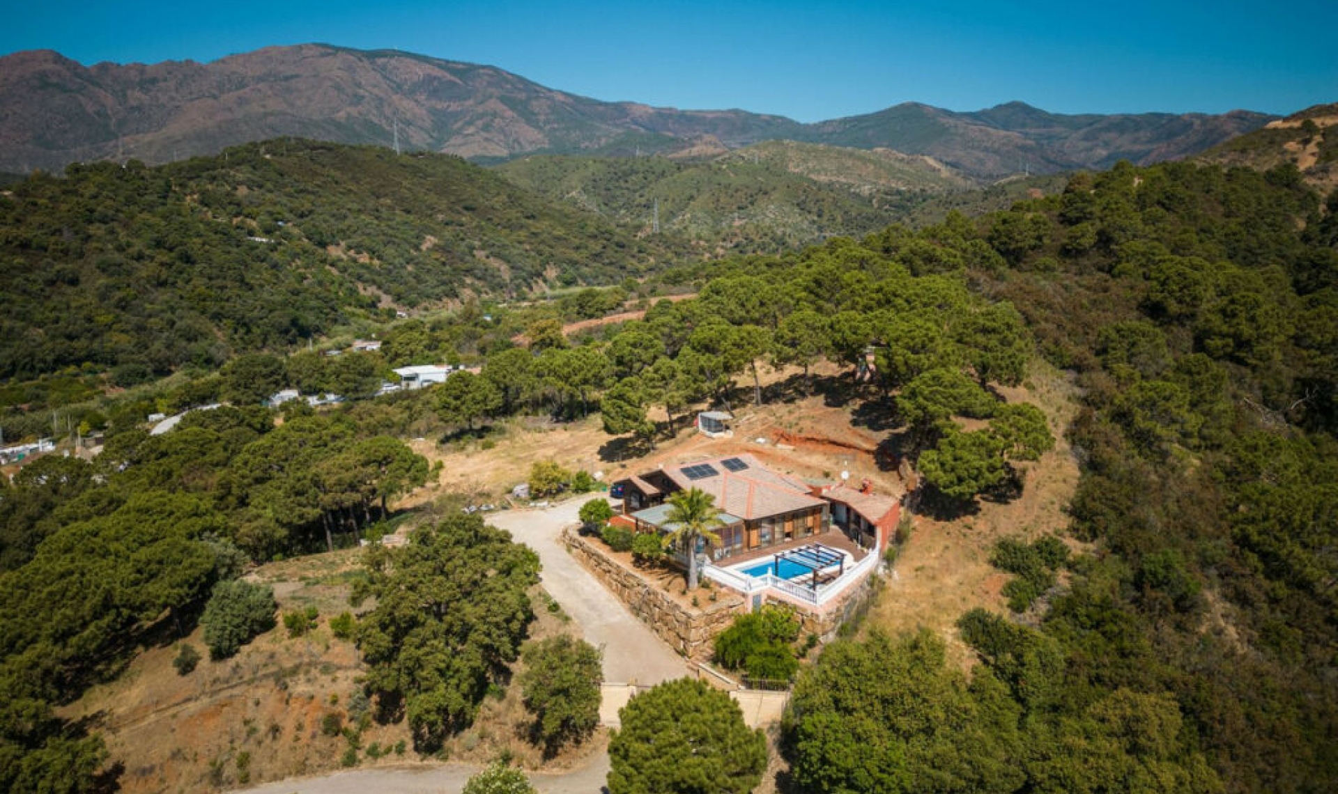 Resale - House -
Estepona