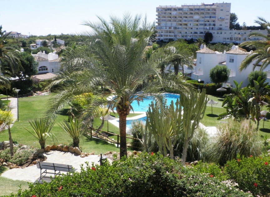 Resale - House -
Estepona