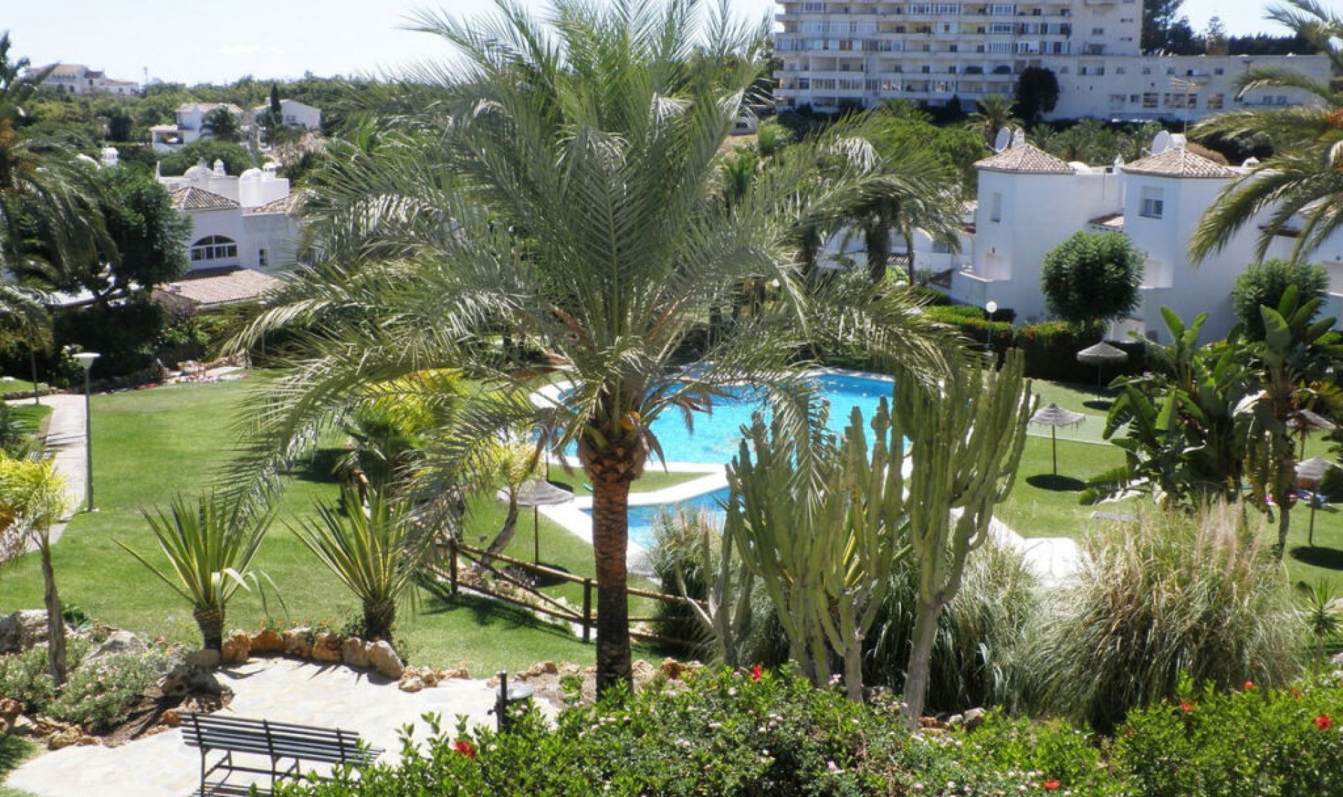 Resale - House -
Estepona