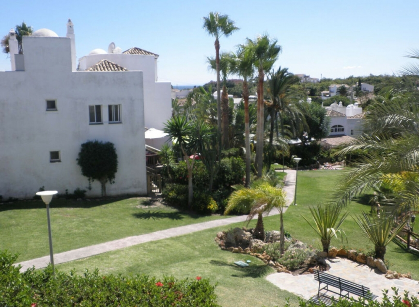 Resale - House -
Estepona