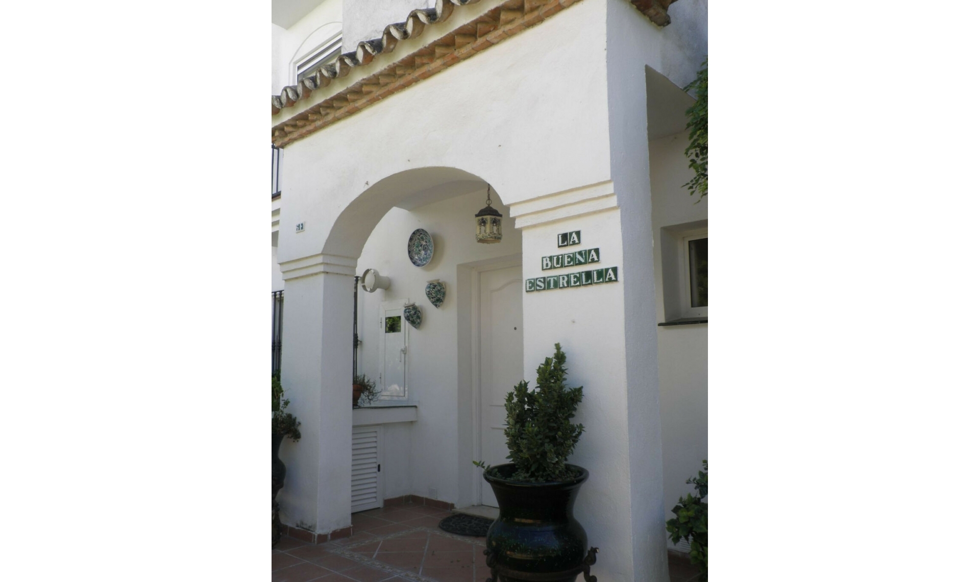 Resale - House -
Estepona