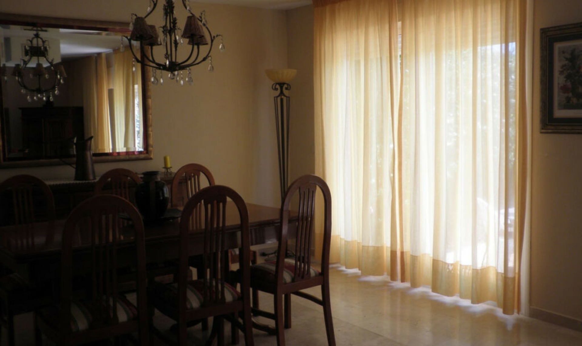 Resale - House -
Estepona