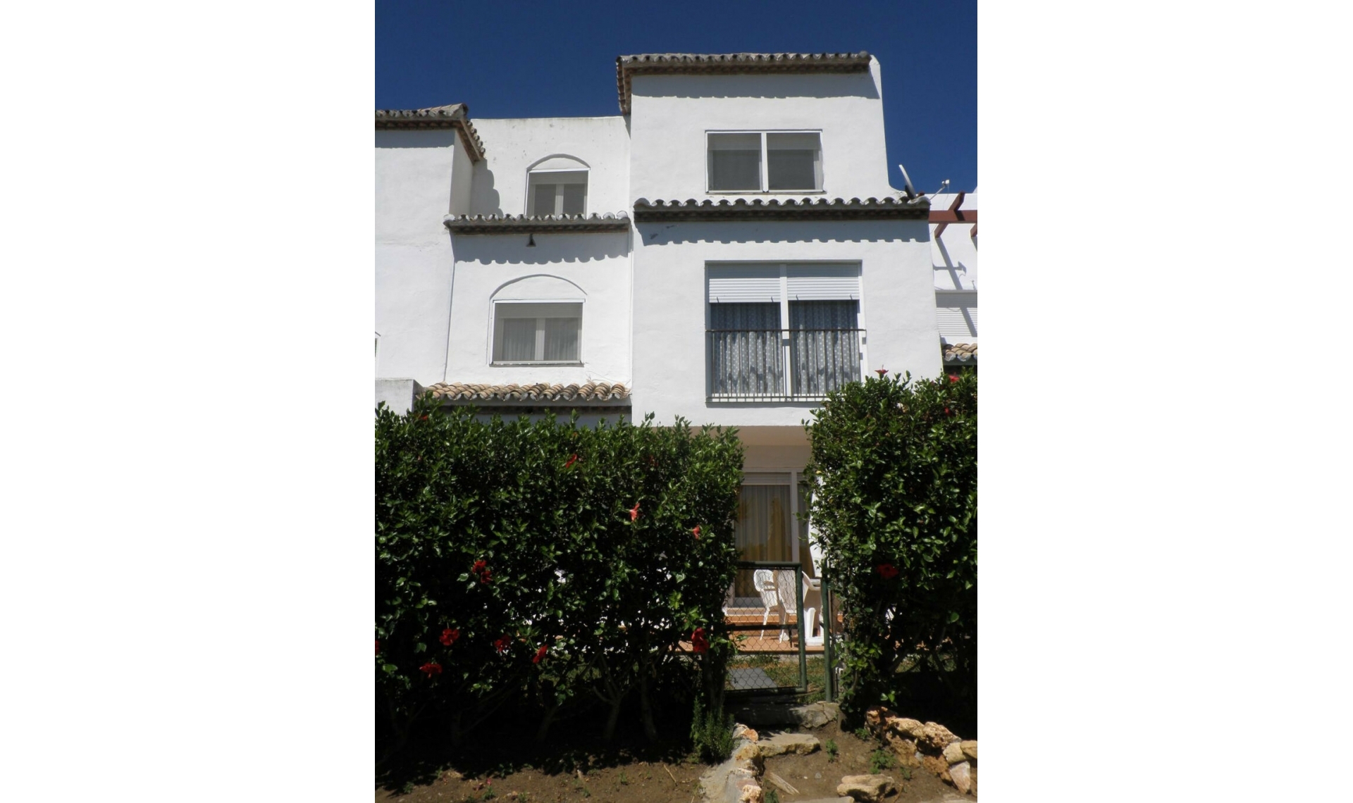 Resale - House -
Estepona