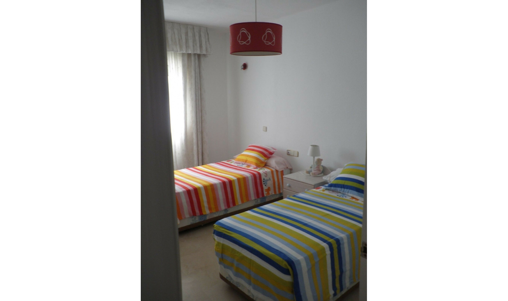 Resale - House -
Estepona