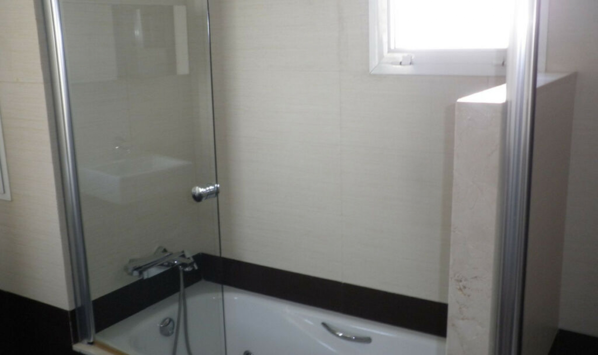 Resale - House -
Estepona