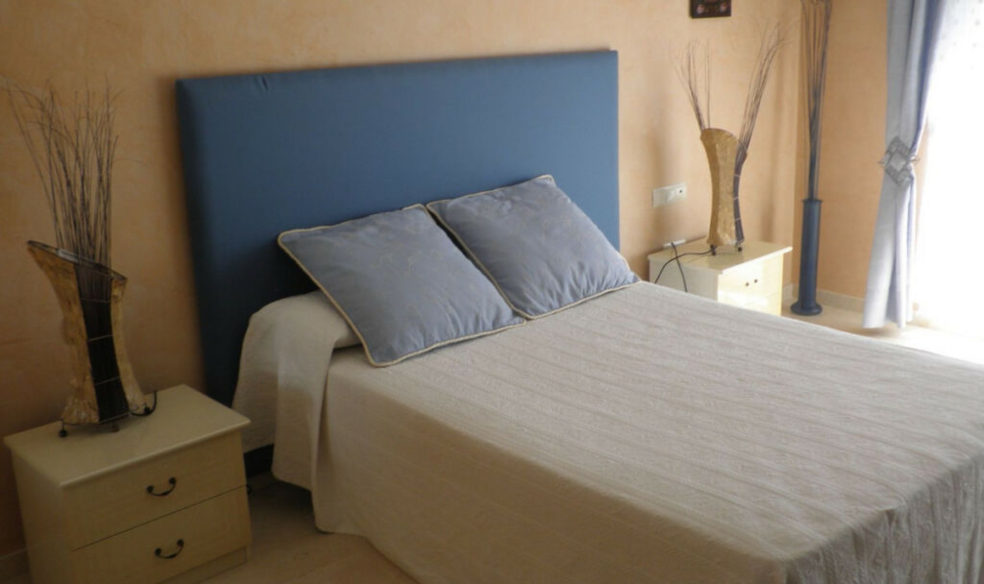 Resale - House -
Estepona