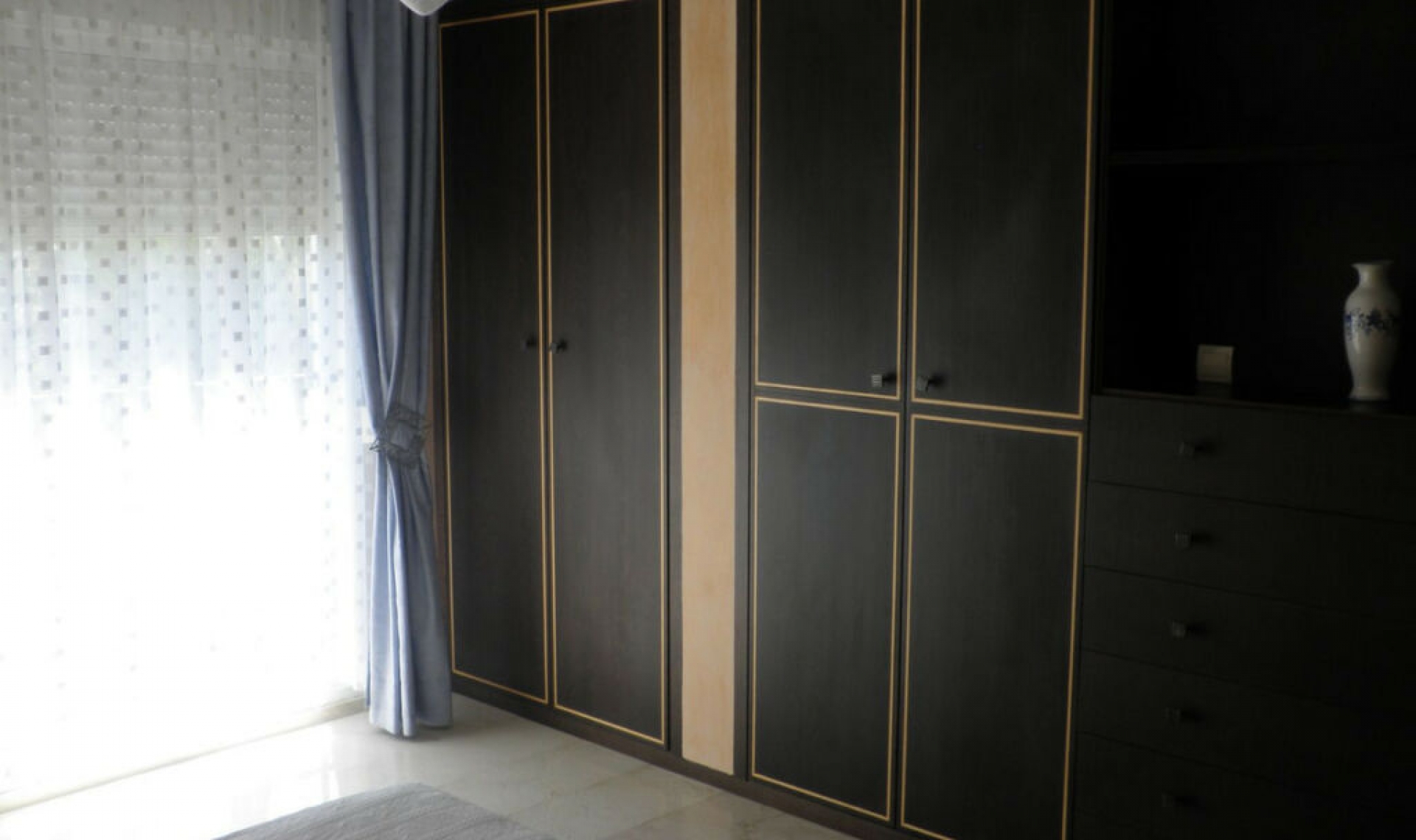 Resale - House -
Estepona