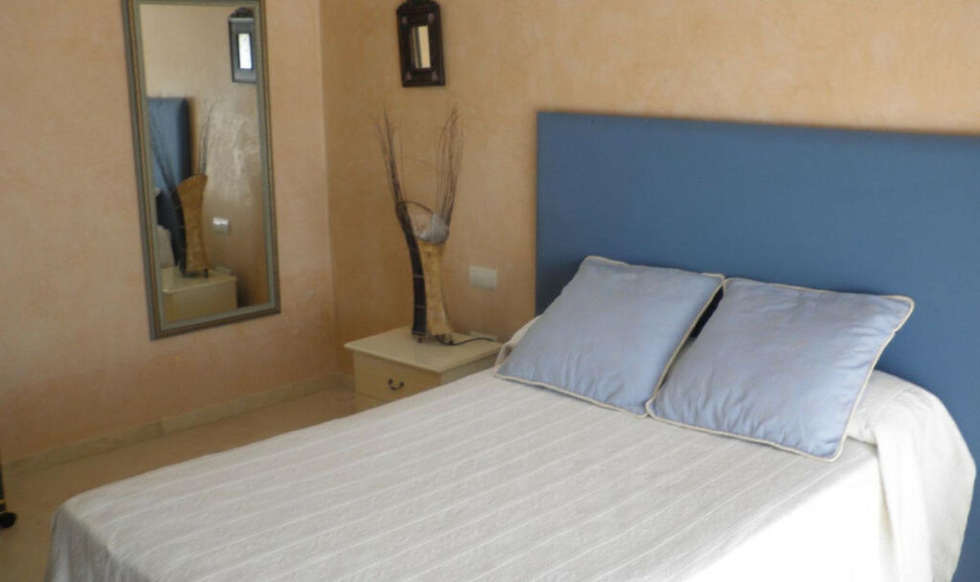 Resale - House -
Estepona