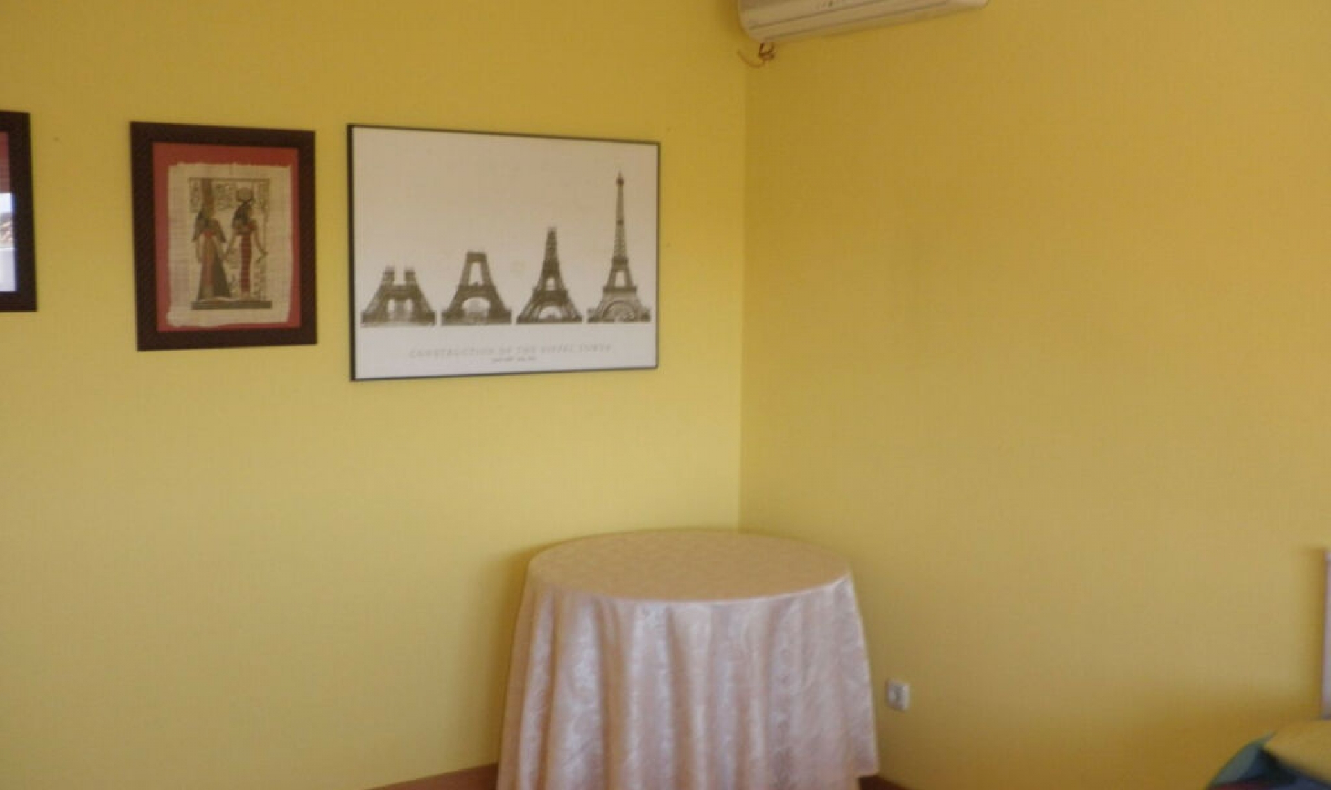 Resale - House -
Estepona