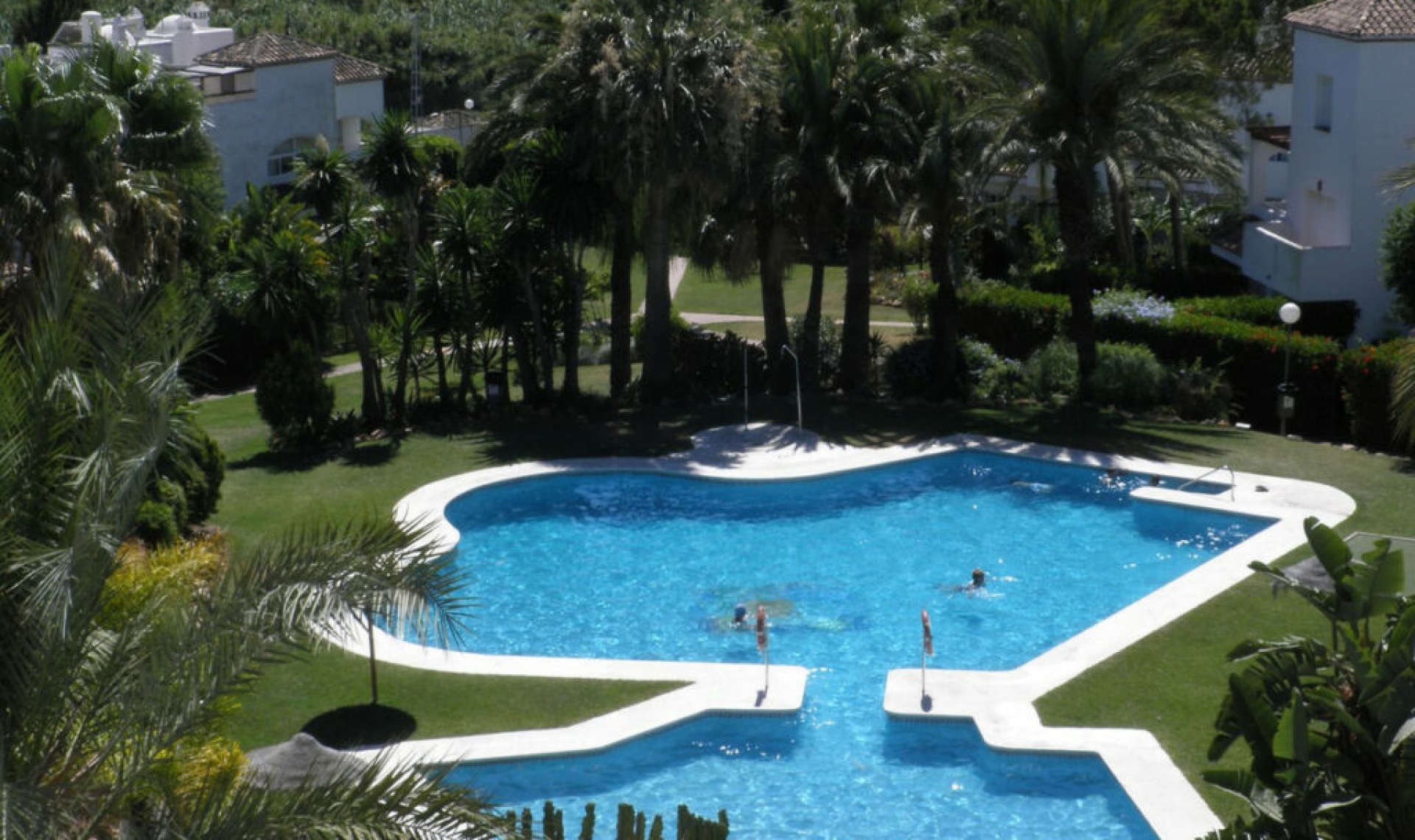 Resale - House -
Estepona