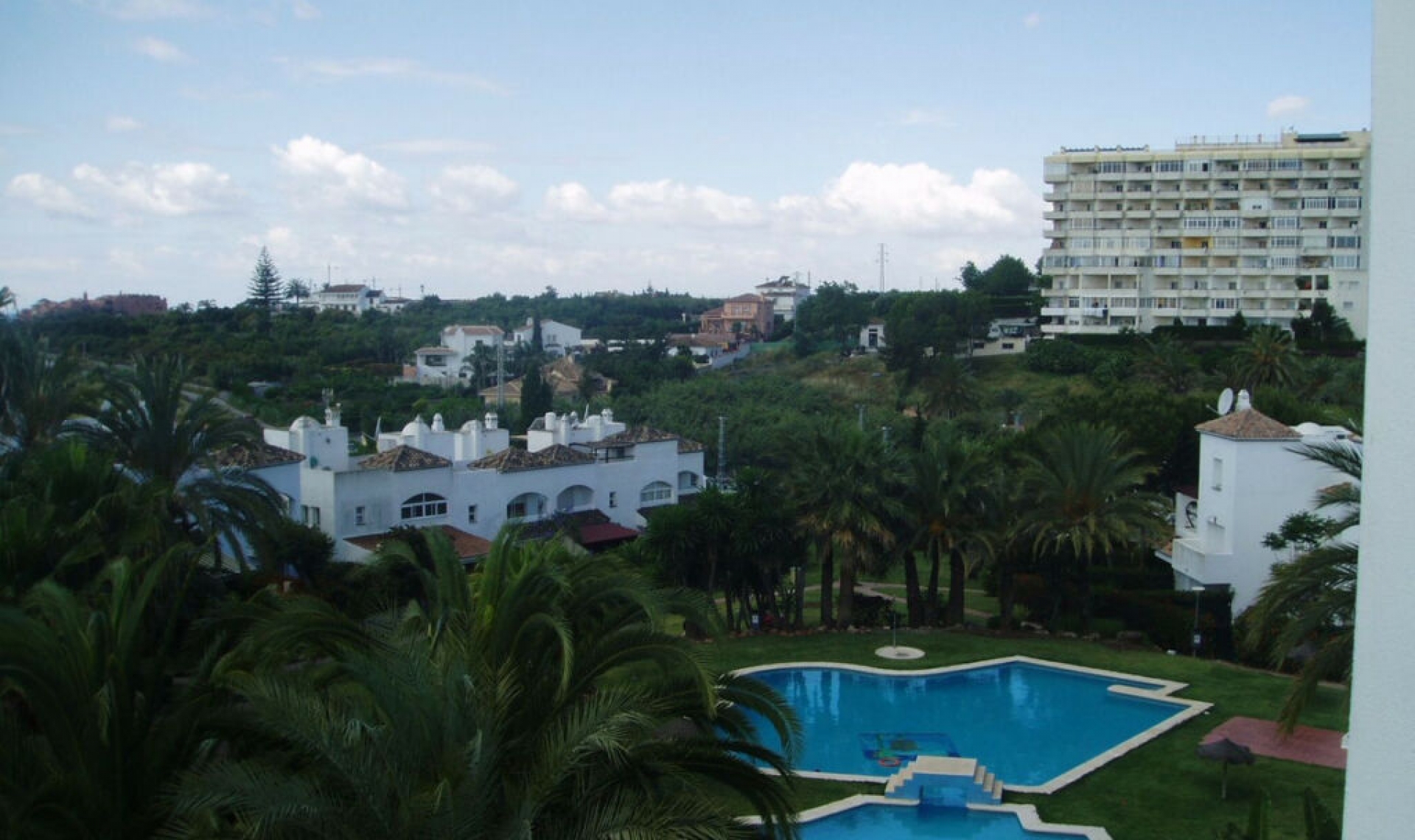 Resale - House -
Estepona