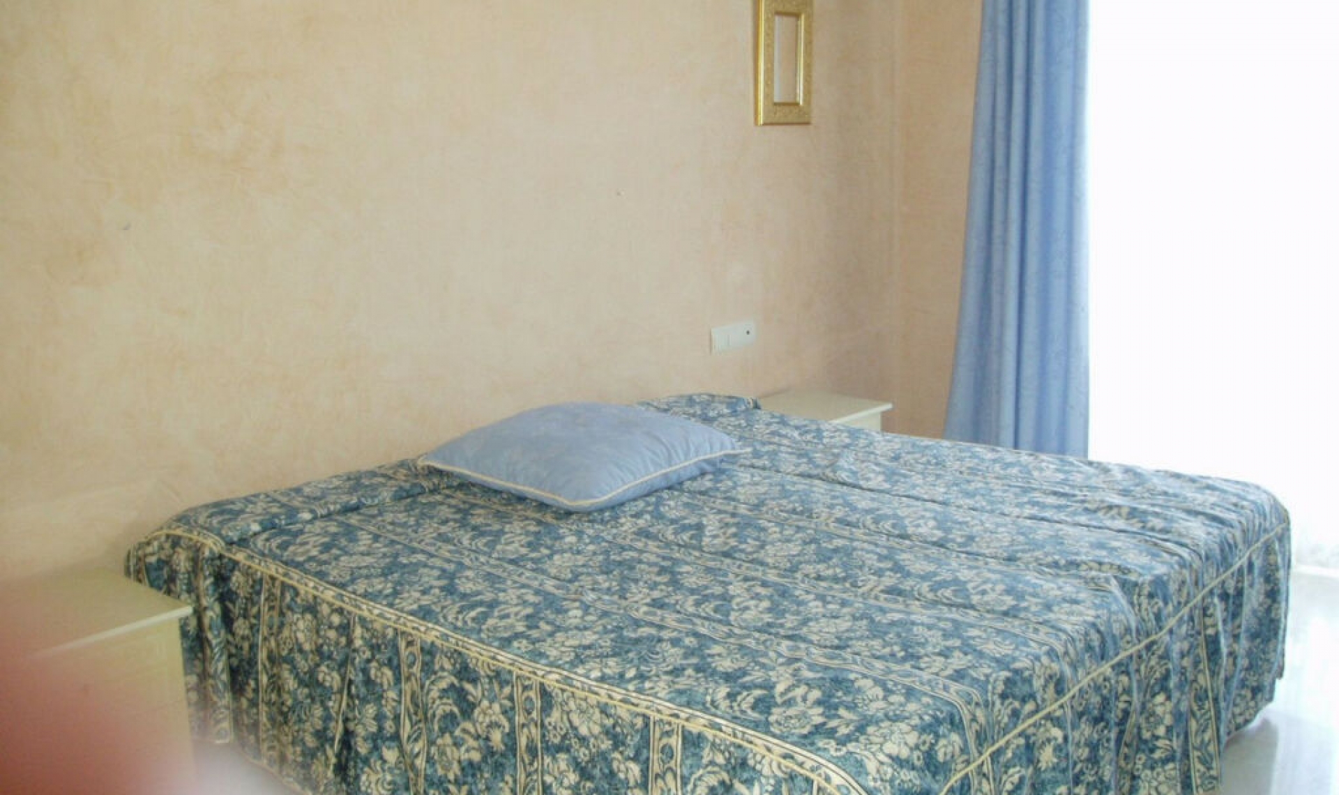 Resale - House -
Estepona