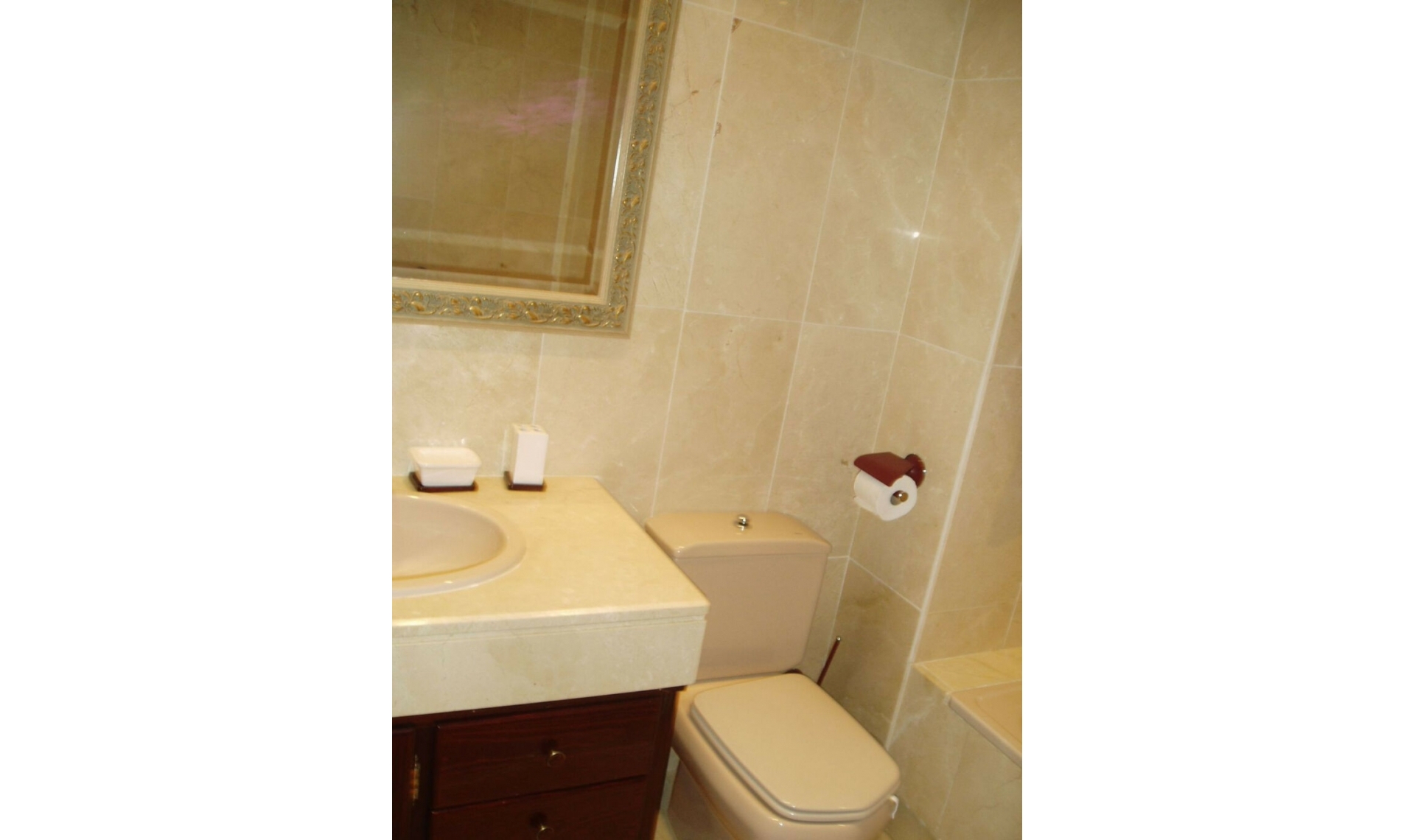 Resale - House -
Estepona