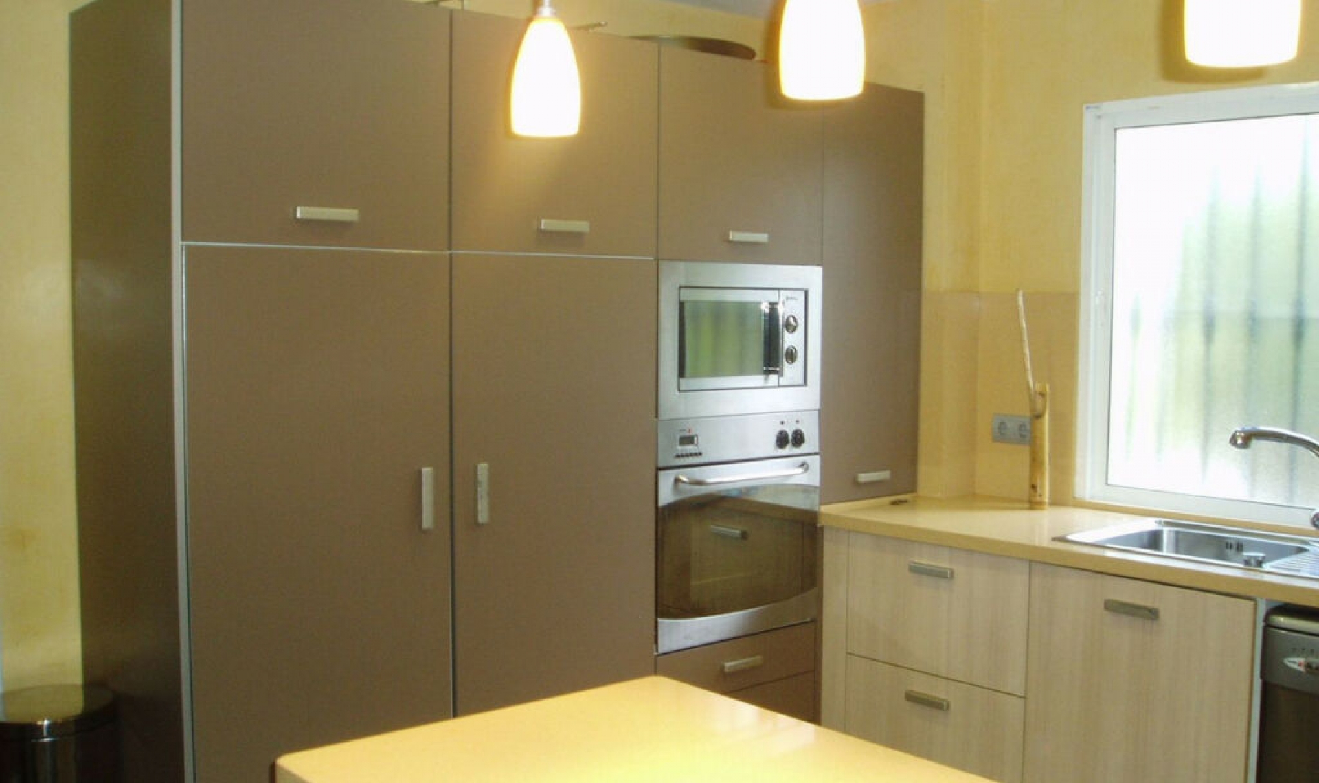 Resale - House -
Estepona