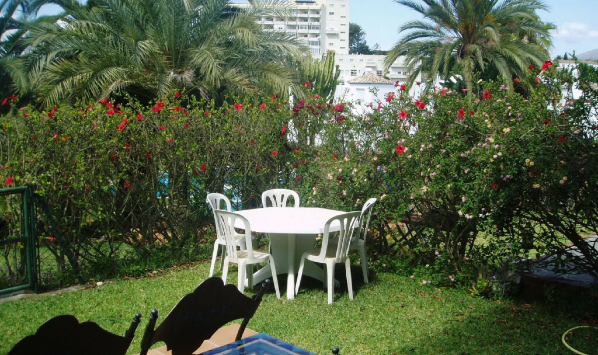 Resale - House -
Estepona