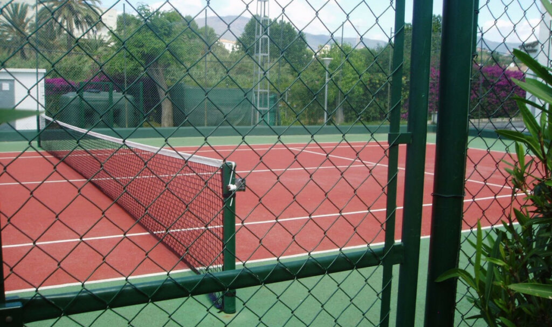 Resale - House -
Estepona