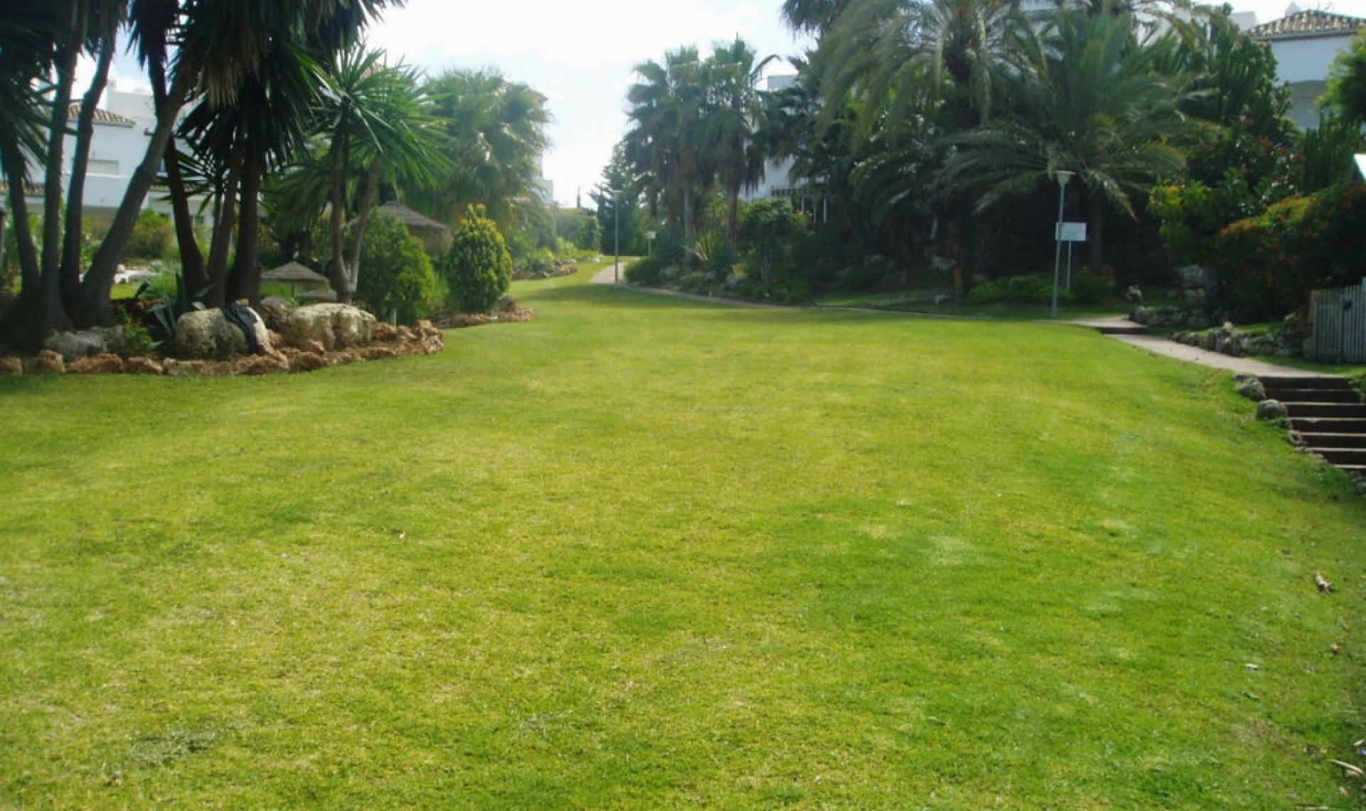 Resale - House -
Estepona