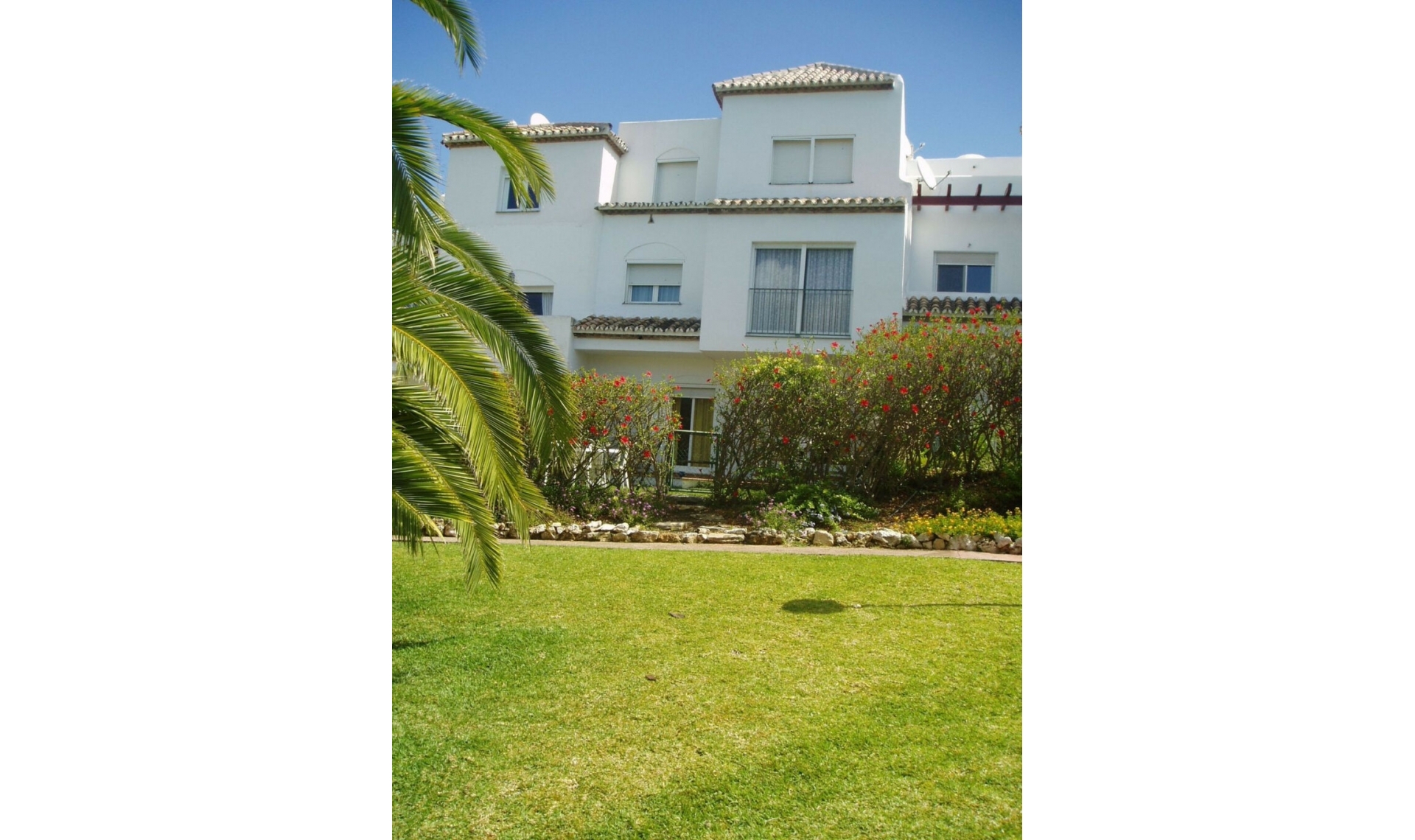 Resale - House -
Estepona