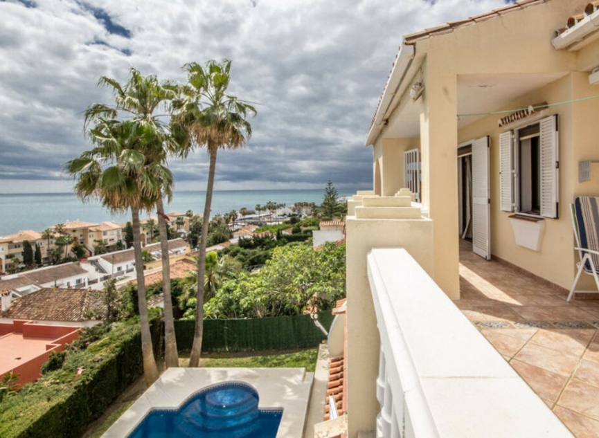Resale - House -
Estepona